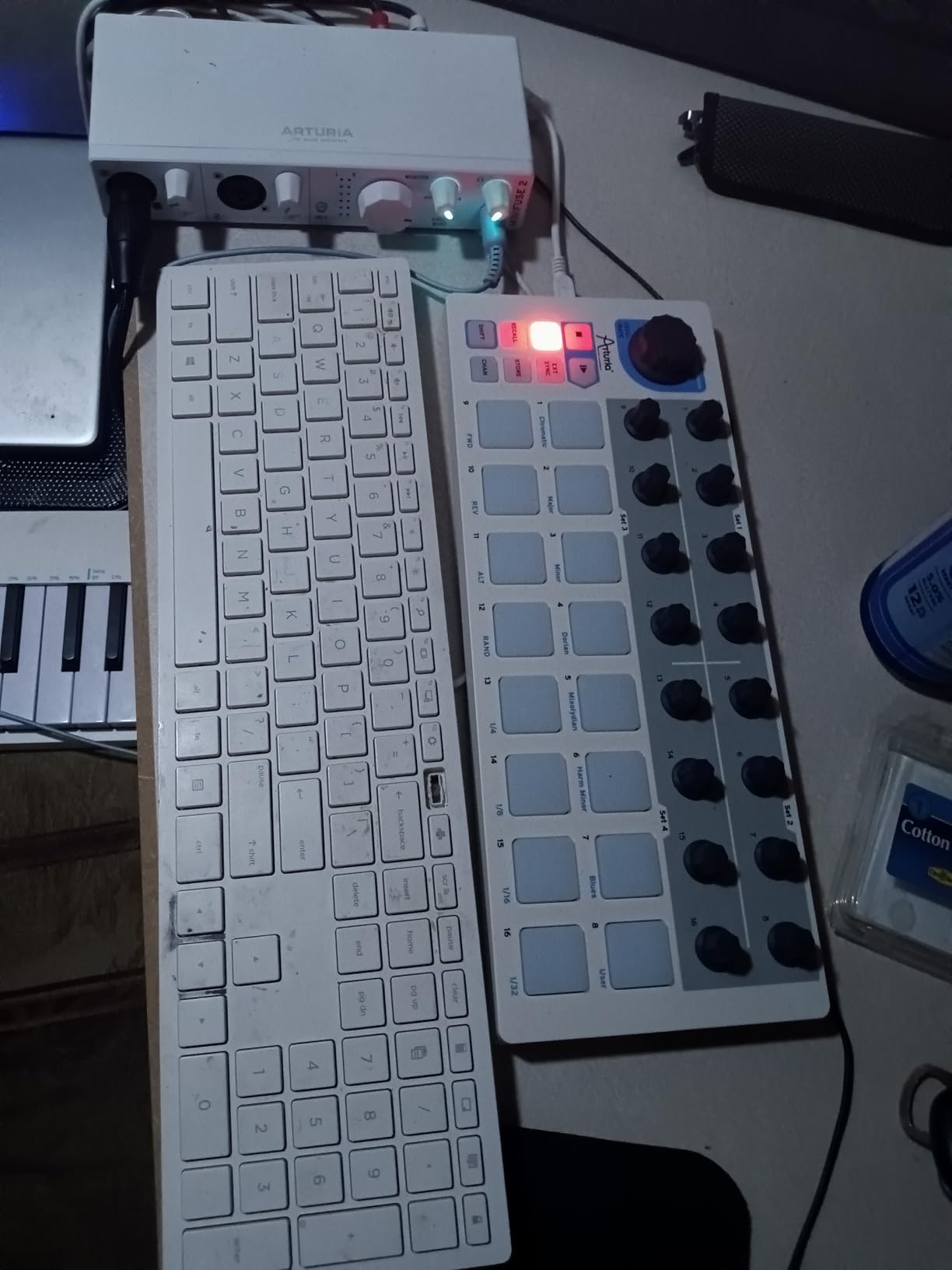 Arturia BeatStep - Compact MIDI Controller and Sequencer with 16 Pads, 16 Encoders customer photo 2