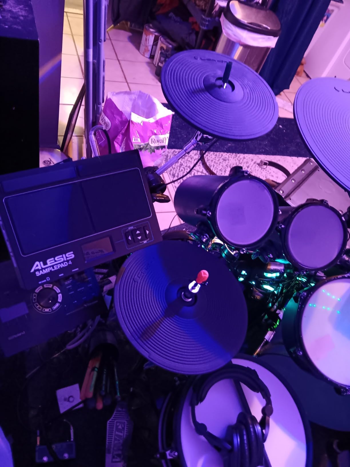 SamplePad Pro - Percussion and Sample-Triggering Instrument with 8 Velocity-Sensitive Drum Pads, 200+ Built-In Sounds customer photo 2