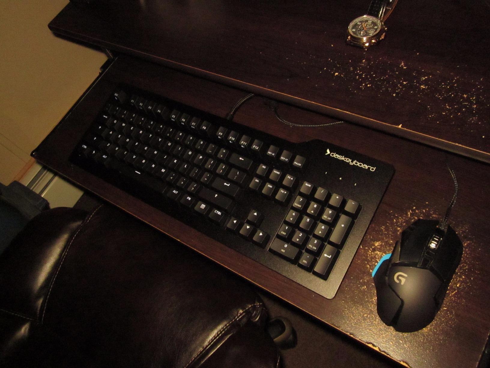 Das Keyboard 4 Professional Wired Mechanical Keyboard, Cherry MX Blue Mechanical Switches, 2-Port USB 3.0 Hub, Volume Knob, Aluminum Top (104 Keys, Black) customer photo 1
