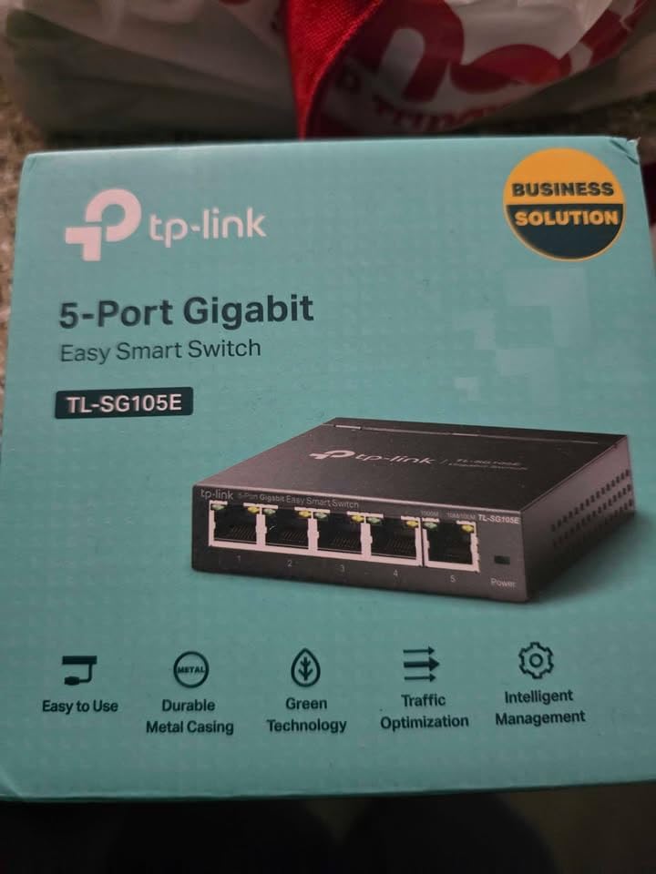 TP-Link 5-Port Gigabit Ethernet Easy Smart Switch (TL-SG105E) customer photo 2