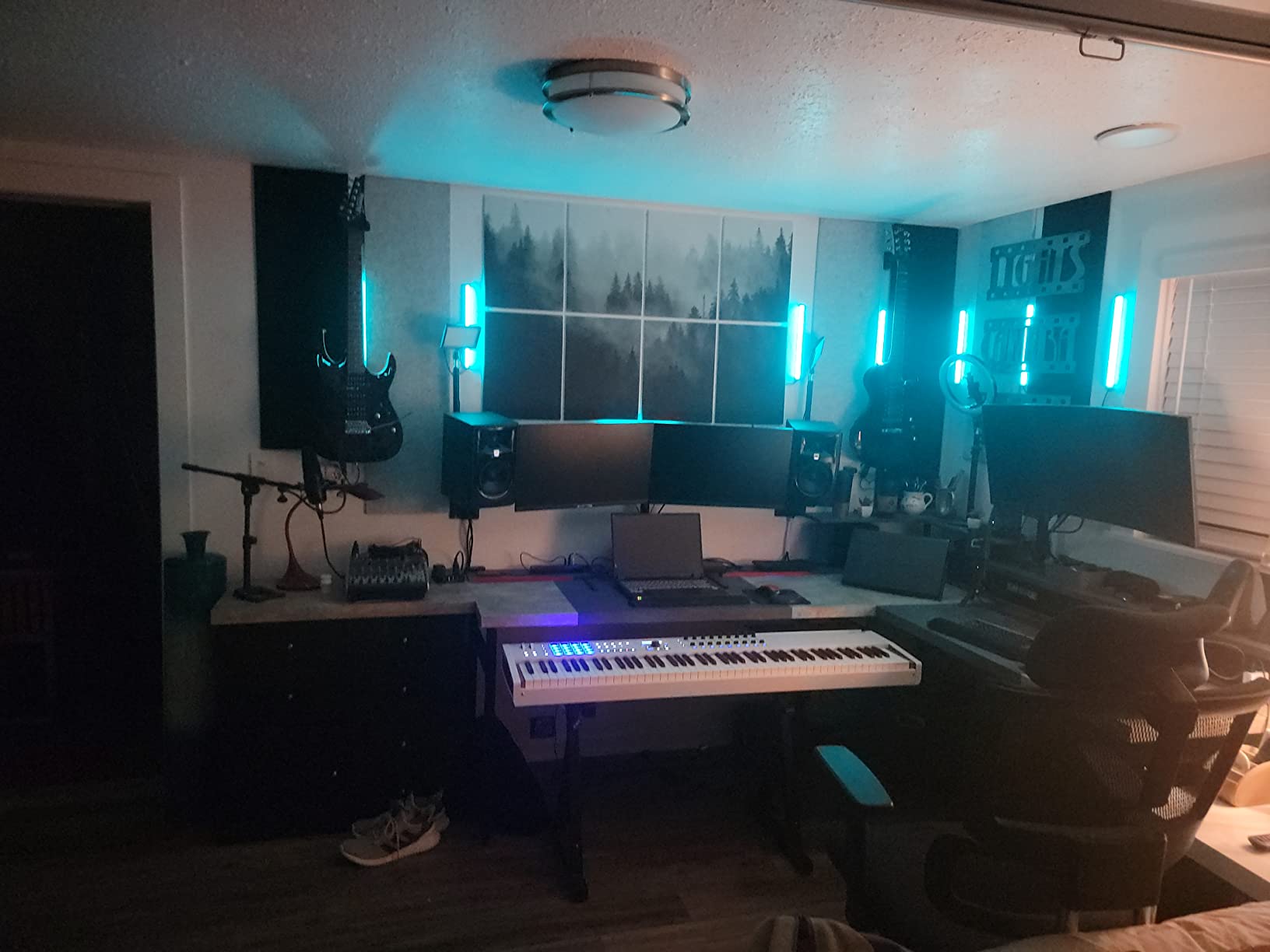 Arturia BeatStep Pro Controller and Sequencer - Aftertouch, Velocity Sensitive, With 2 Independent Melodic Sequencers, Drum Sequencer, 16 Drum Pads, MIDI/CV/Gate I/O and Music Production Software customer photo 2