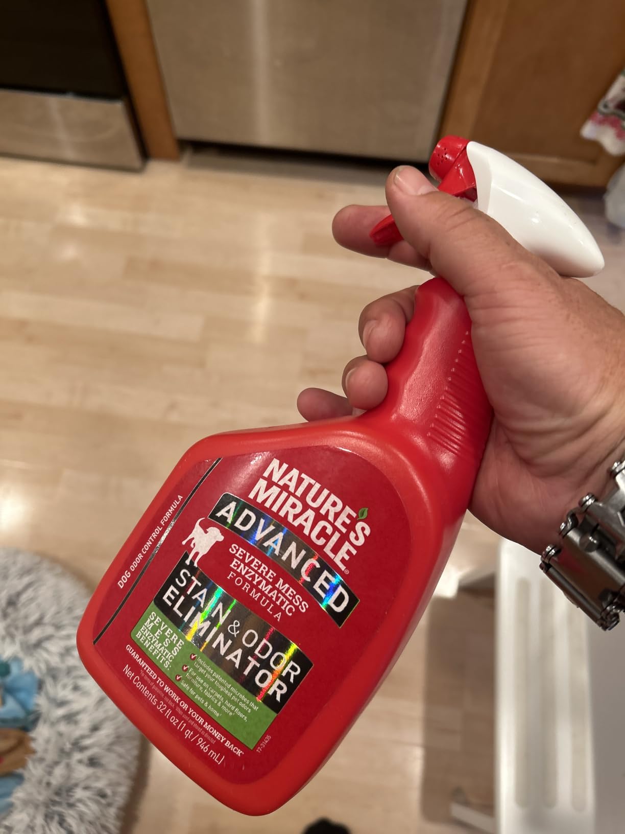Nature's Miracle Advanced Stain and Odor Eliminator Dog Spray, Fresh Scent, Severe Mess Enzymatic Formula for Tough Pet Messes, 32 Ounces, Red customer photo 2