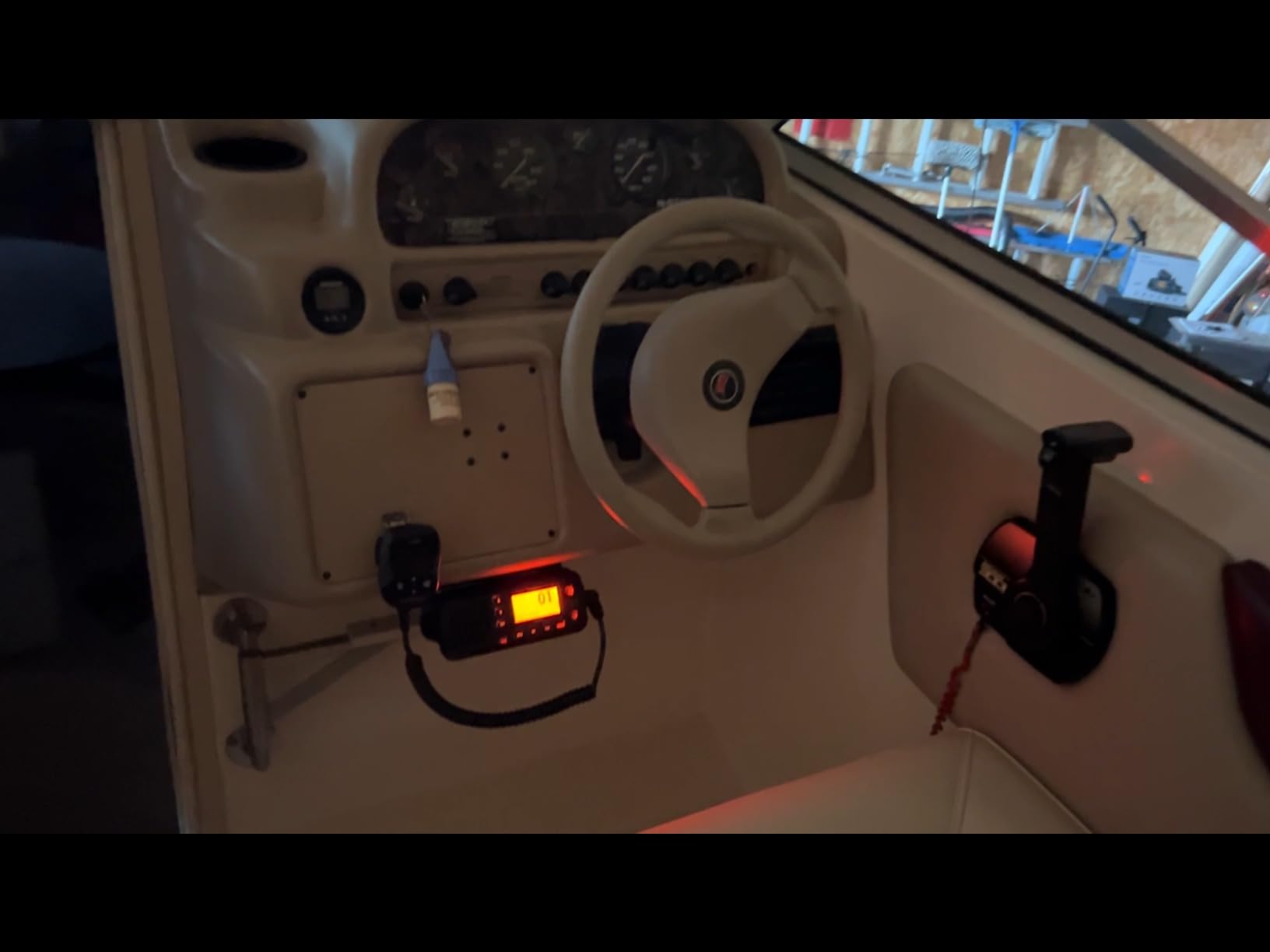 Uniden UM435BK Advanced Fixed Mount VHF Marine Radio, All USA/International/Canadian Marine Channels including new 4-Digit, CDN B Channels, 1 Watt/25 Watt Power, Waterproof IPX8 Submersible, Black customer photo 1