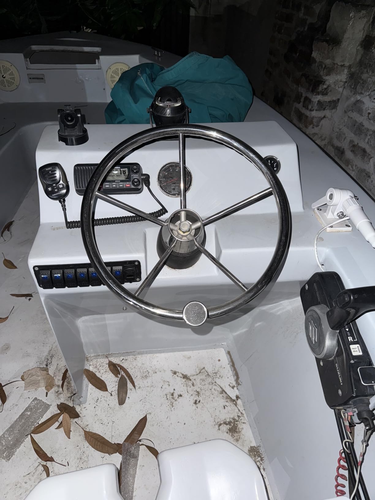 Uniden UM435BK Advanced Fixed Mount VHF Marine Radio, All USA/International/Canadian Marine Channels including new 4-Digit, CDN B Channels, 1 Watt/25 Watt Power, Waterproof IPX8 Submersible, Black customer photo 2