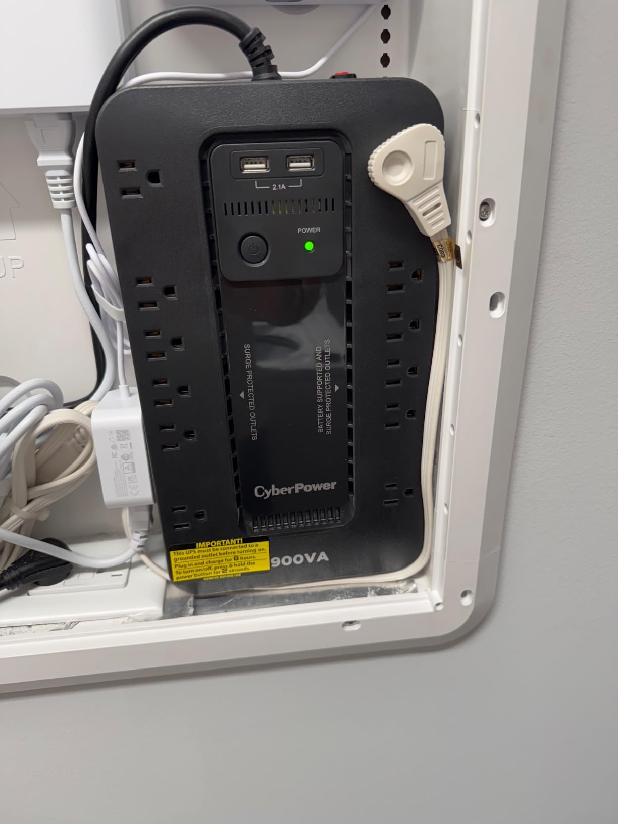 CyberPower ST900U Standby UPS System, 900VA/500W, 12 Outlets, 2 USB Charging Ports, Compact, Black customer photo 2