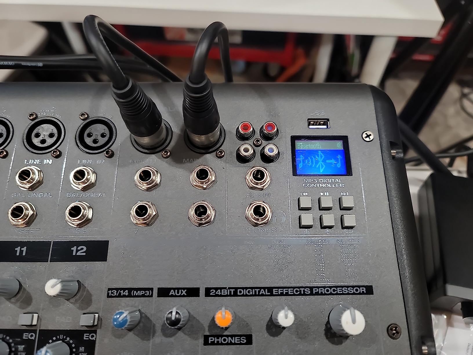 Rockville RPM1470 6000W Peak 14-Channel Powered Mixer customer photo 3
