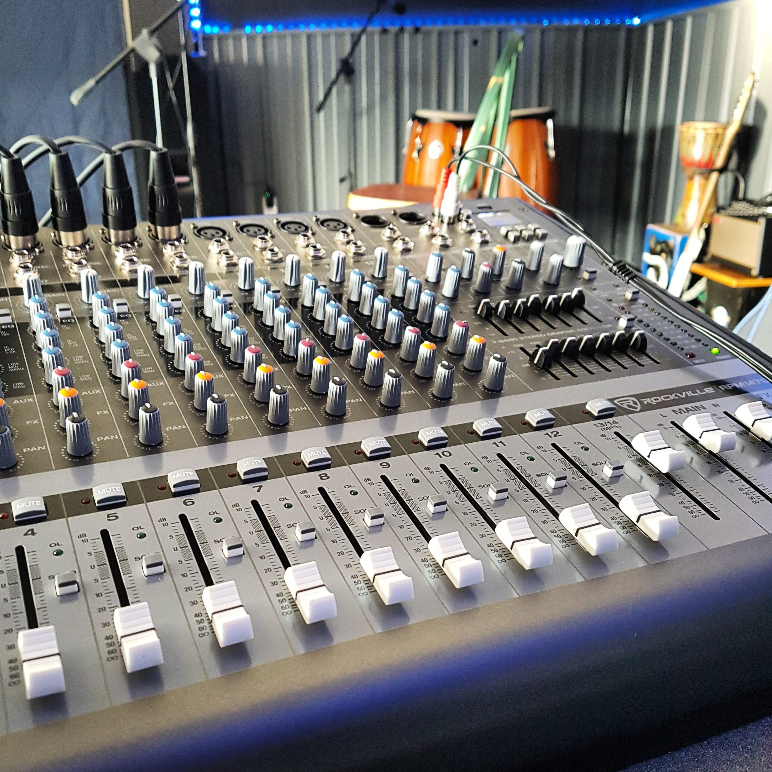 Rockville RPM1470 6000W Peak 14-Channel Powered Mixer customer photo 4