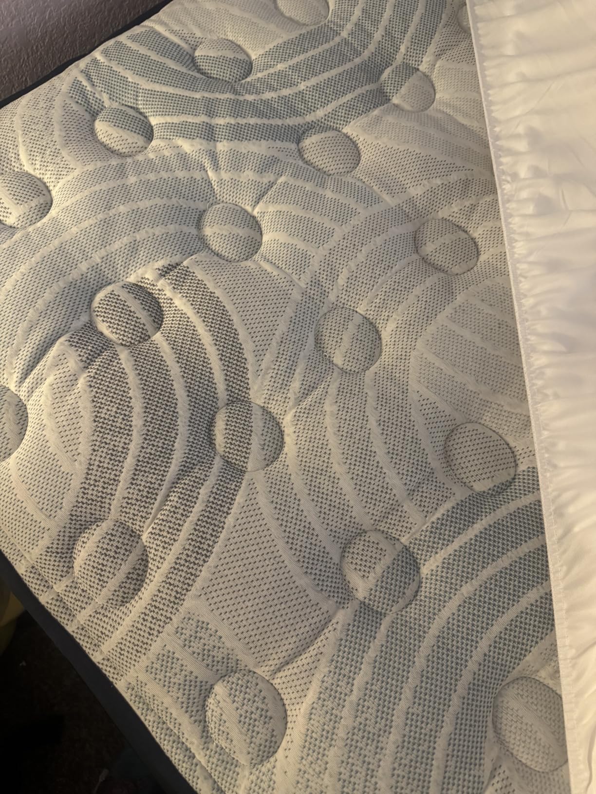 PlushDeluxe Premium Bamboo Mattress Protector - King Size, Waterproof, & Ultra Soft Breathable Noiseless Washable Bed Mattress Cover for Comfort & Protection - White customer photo 1
