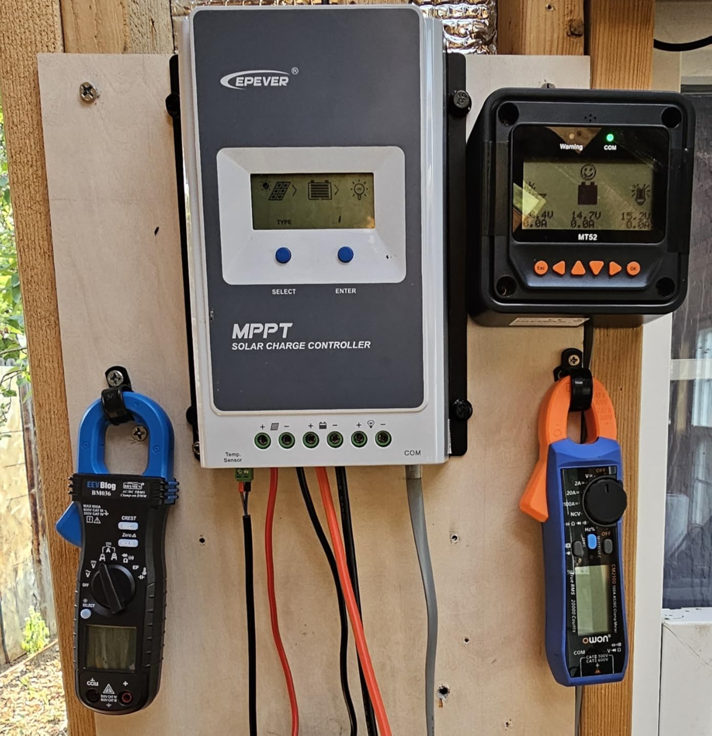 30A MPPT Solar Charge Controller 12/24V DC Automatically Identifying System Voltage Common Negative Grounding Compitable with Lead-Acid and Lithium Batteries customer photo 2
