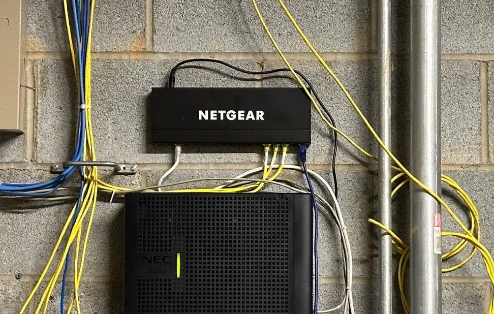 NETGEAR 16 Port PoE+ Gigabit Switch (GS316PP) Unmanaged with 16 x PoE+ @183W, Fanless Design for Silent Operation, Desktop or Wall Mount customer photo 2