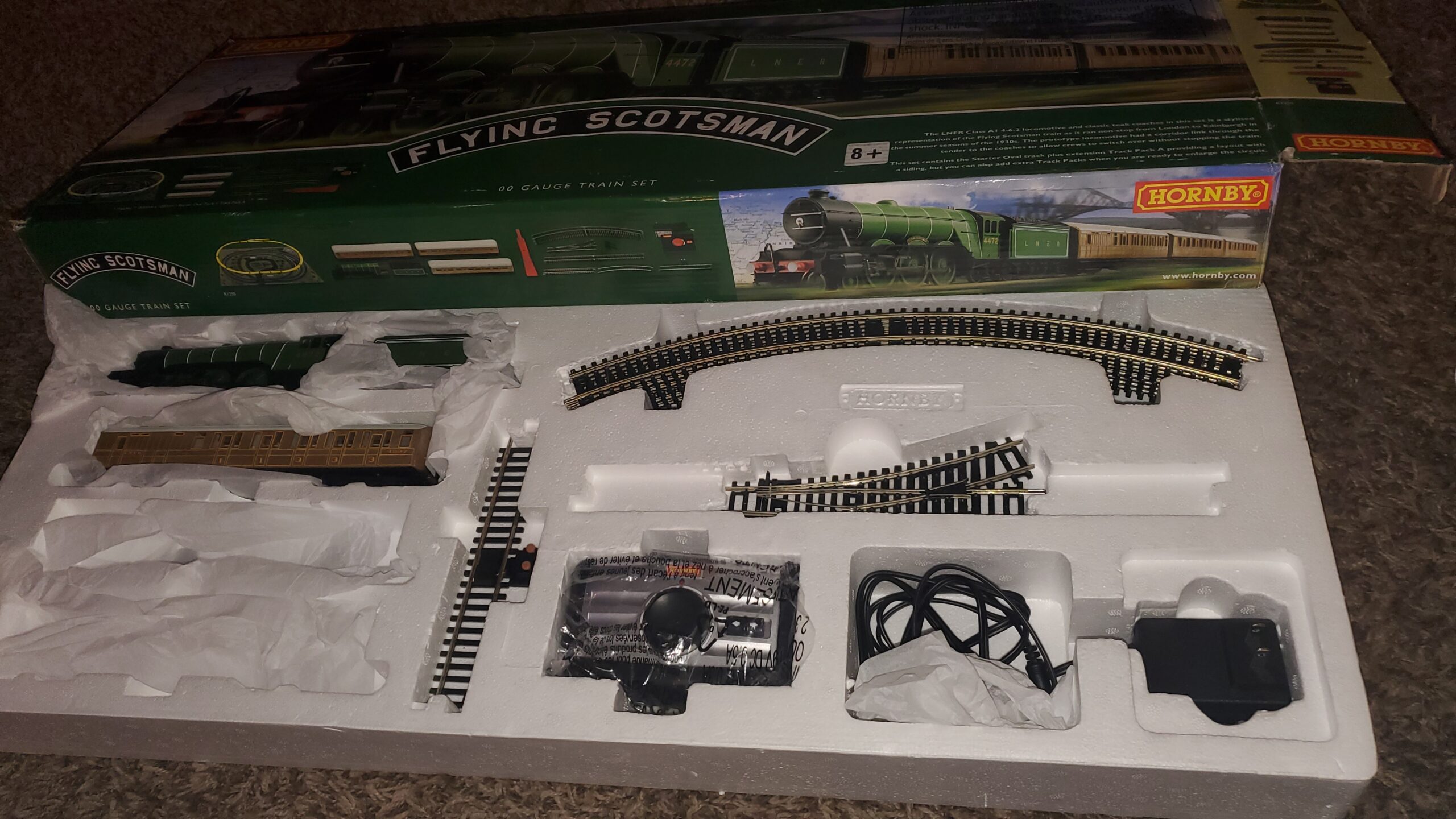 Hornby Electric Train Set - R1255M The Flying Scotsman A1 Class - OO Gauge Train Starter Sets customer photo 2