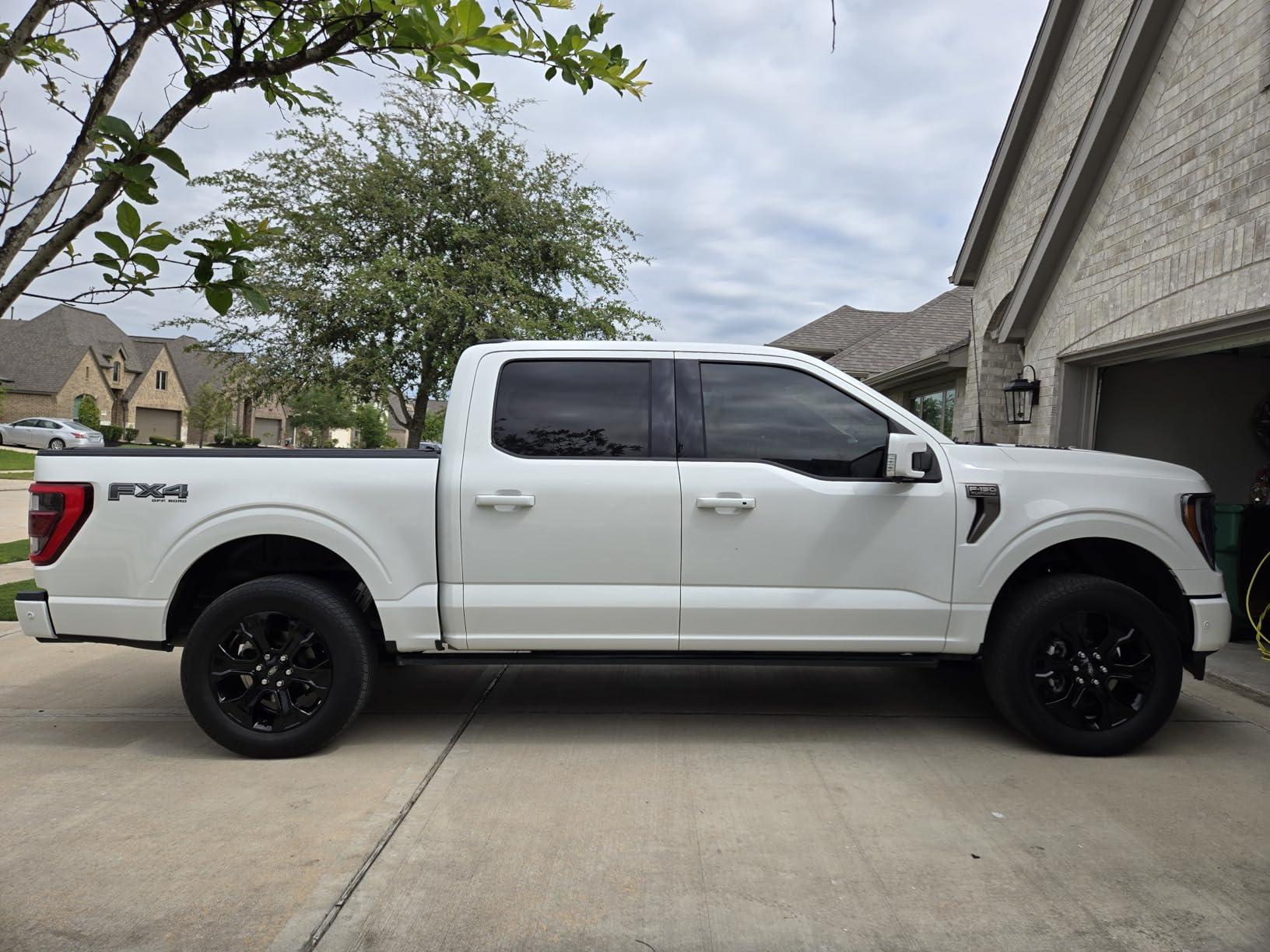 Griot's Garage Ceramic 3-in-1 Wax, SiO2 Spray for Cars, Trucks, and RV's, Provides Protection and Water Beading on Paint, Wheels, Plastic, Rubber Trim, Chrome, and More, 10978, 22 oz customer photo 1