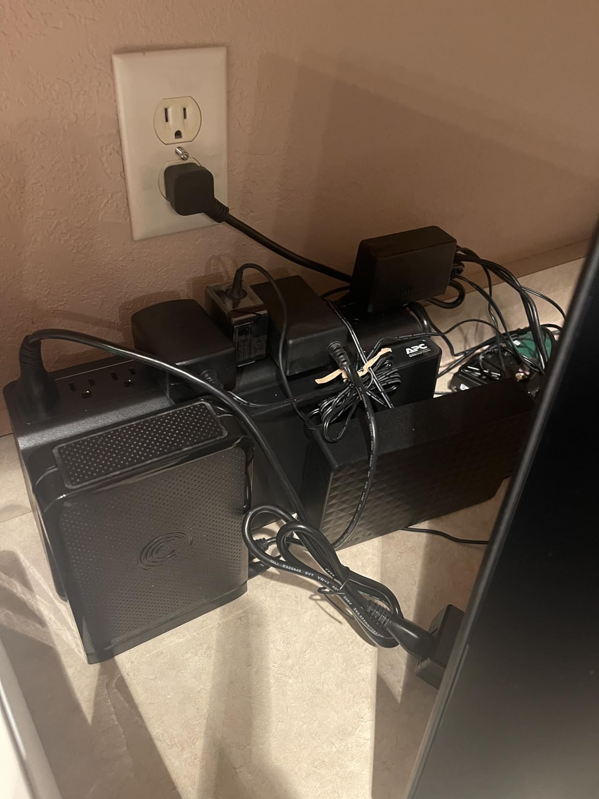APC Back-UPS 850VA/450W Battery Backup UPS & Surge Protector, 9 Outlets, 20-Min Runtime, Protects PC, Router, NAS & Home Office | Model BE850G2 customer photo 1
