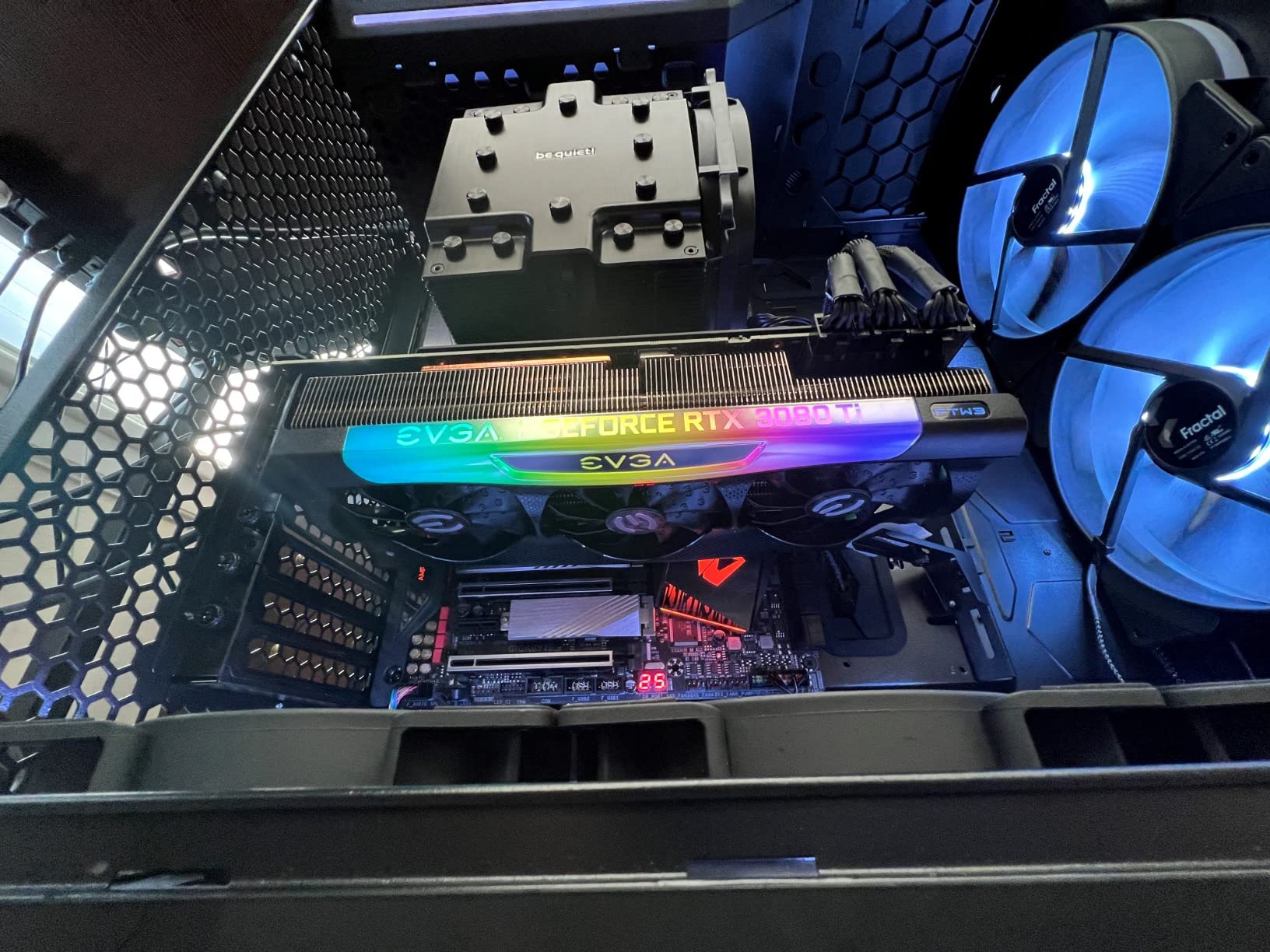 Fractal Design Torrent RGB Black - Light Tint Tempered Glass Panels - Open Grille for Maximum Air Intake - Two 180mm RGB PWM and Three 140mm RGB Fans Included - ATX Airflow Mid Tower PC Gaming Case customer photo 1