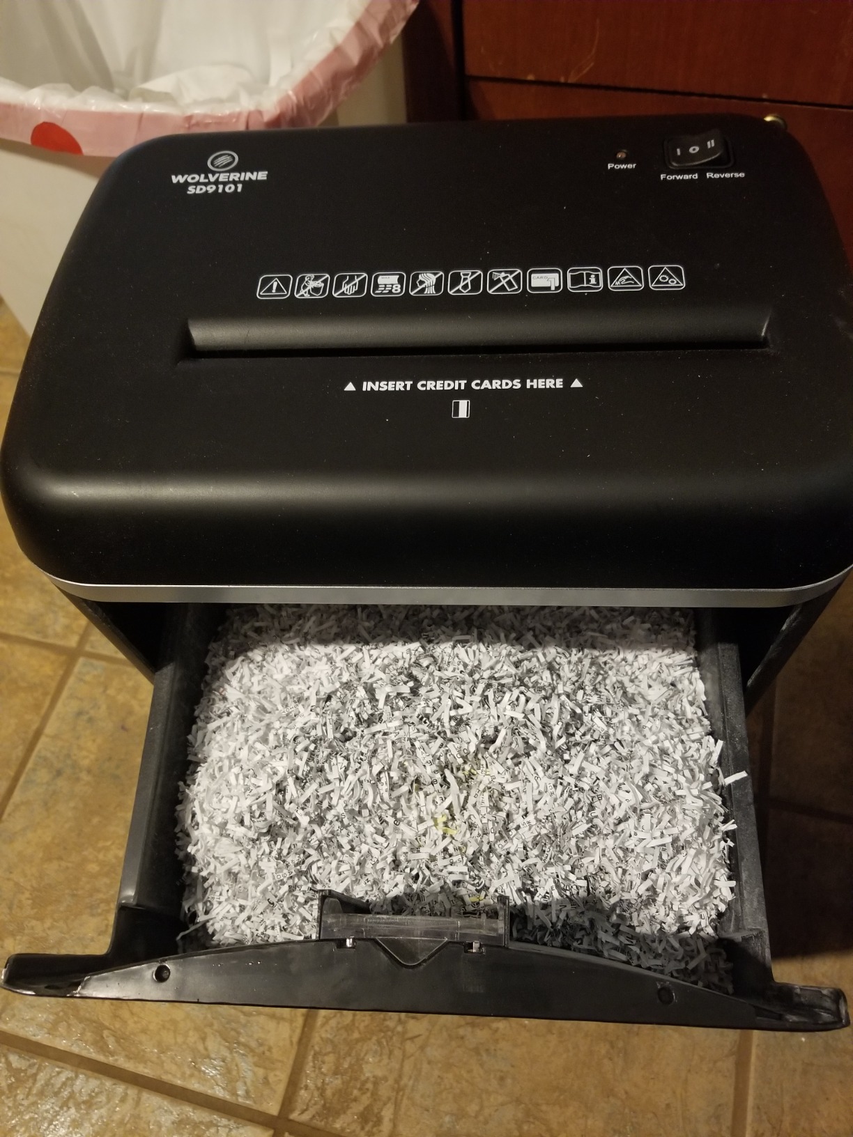WOLVERINE 8-Sheet Super Micro Cut High Security Level P-5 Ultra Quiet Paper/Credit Card Home Office Shredder with 4.5 gallons Pullout Waste Bin SD9101 (Black) customer photo 1