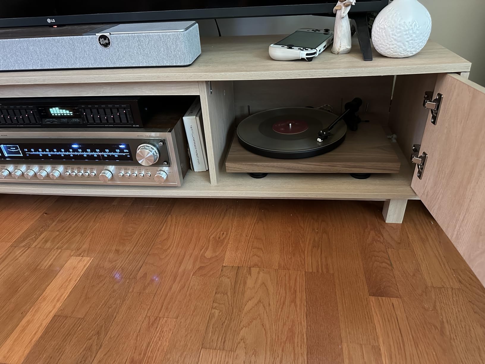 Pro-Ject Debut Carbon EVO Turntable with Sumiko Rainier Cartridge (Blue) customer photo 1