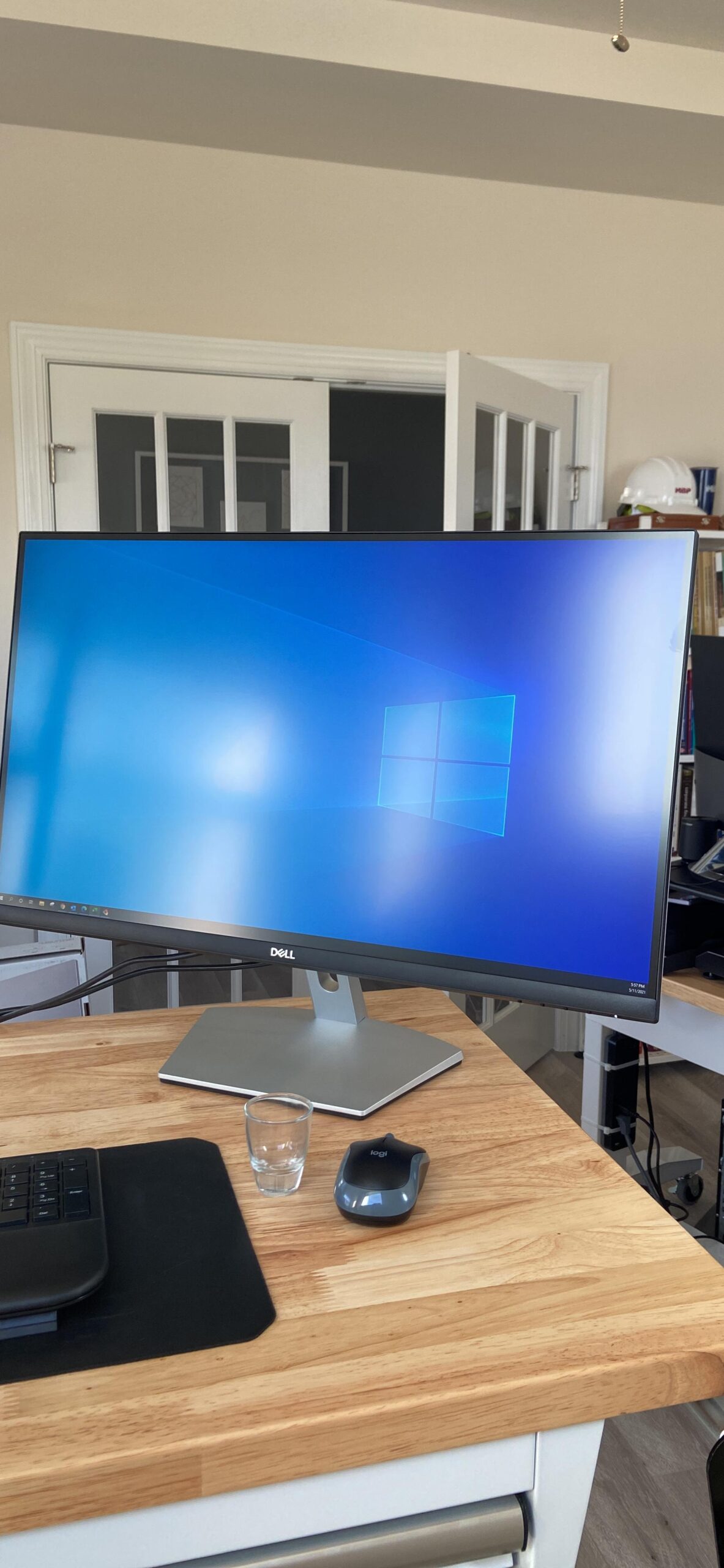 Dell S2721D 27 Inch 1440p QHD, IPS Ultra-Thin Bezel Monitor, AMD FreeSync, HDMI, DisplayPort, Built in Speakers, VESA Certified, Silver customer photo 1