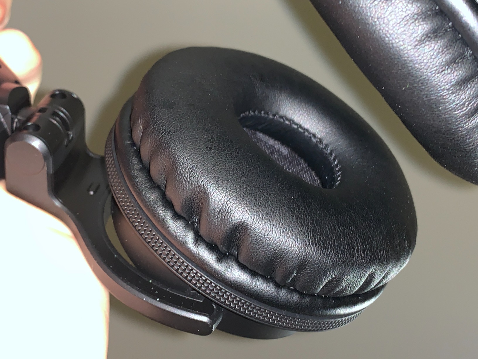 Pioneer DJ HDJ-CUE1BT-K On-Ear Wired Headphones with Bluetooth, Black customer photo 2