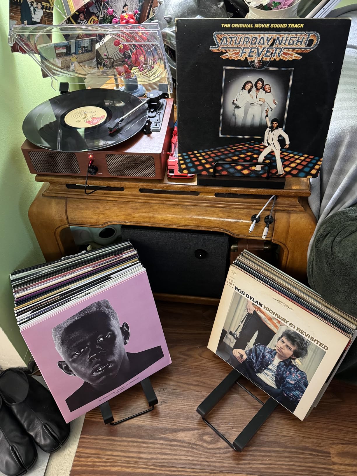 Victrola 'The Kit' - A Vinyl Record Cleaning Kit, Doubles as a Record Stand, Includes Anti-Static Brush, Cleaning Solution, Cloth, Espresso Wood Finish Stand with Smart Black Metal Accents customer photo 2