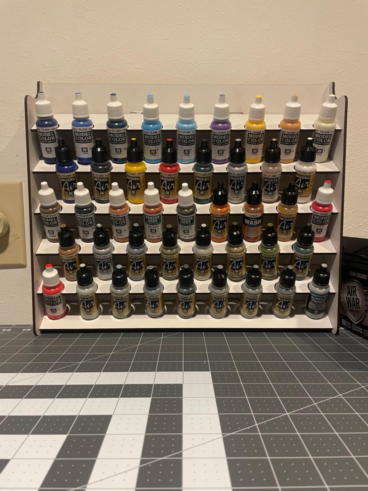 Vallejo Paint Display and Work Station 40 x 30 cm | Capacity for 24 Bottles of 18 ml. (0.6 fl.oz.), 4 of 35 ml. (1.18 fl.oz.) or 60 ml. (2.02 fl.oz.), 2 of 200 ml. (6.76 fl.oz.) and 10 Brushes customer photo 2