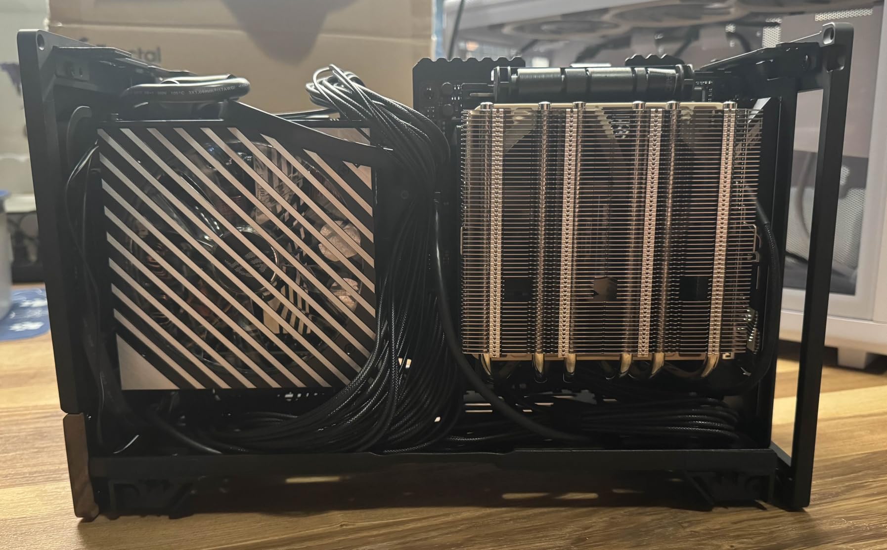 Fractal Design Terra Silver - Wood Walnut Front Panel - Small Form Factor - Mini ITX Gaming case - PCIe 4.0 Riser Cable - USB Type-C - Anodized Aluminum Panels customer photo 2