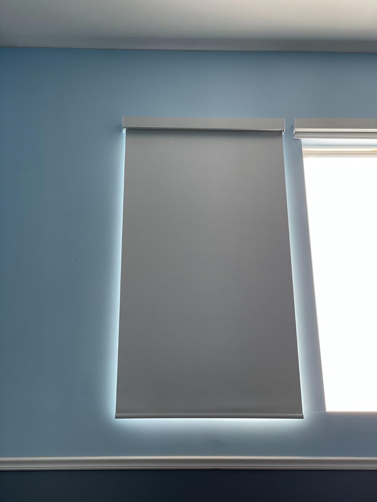 Motorized Roller Shade, 100% Blackout Smart Window Blinds Work with Homekit, Alexa, Google Home, Remote Control, Electric Blinds with USB/Solar Panel Charging, Texture White customer photo 1
