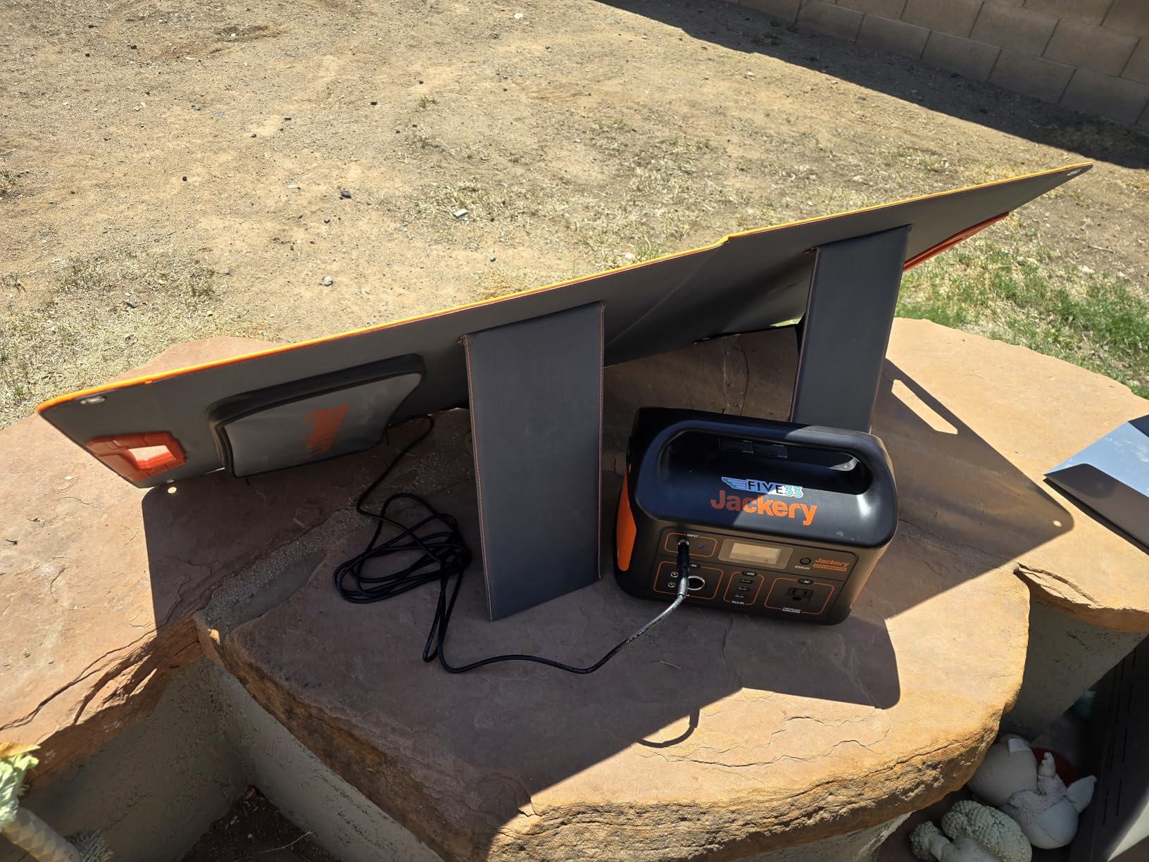 Solar Panels 100Watt Portable 24% High-Efficiency 18V Foldable Solar Charger with USB Outputs for Power Stations, Phones, IP65 Waterproof Perfect for Camping, RVing, Home Backup and Off-Grid Blackouts customer photo 2