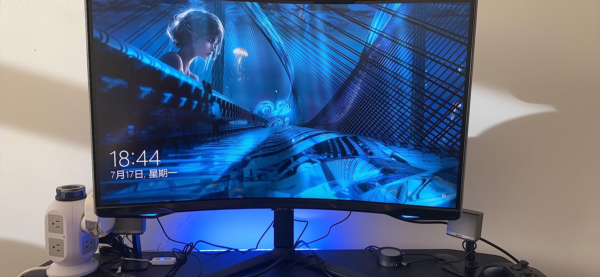 Samsung 27-inch Odyssey QHD G65B Curved Gaming Monitor, 240Hz, 1ms (GTG), HDR 600, Gaming Hub, 1000R, AMD FreeSync Premium Pro customer photo 2