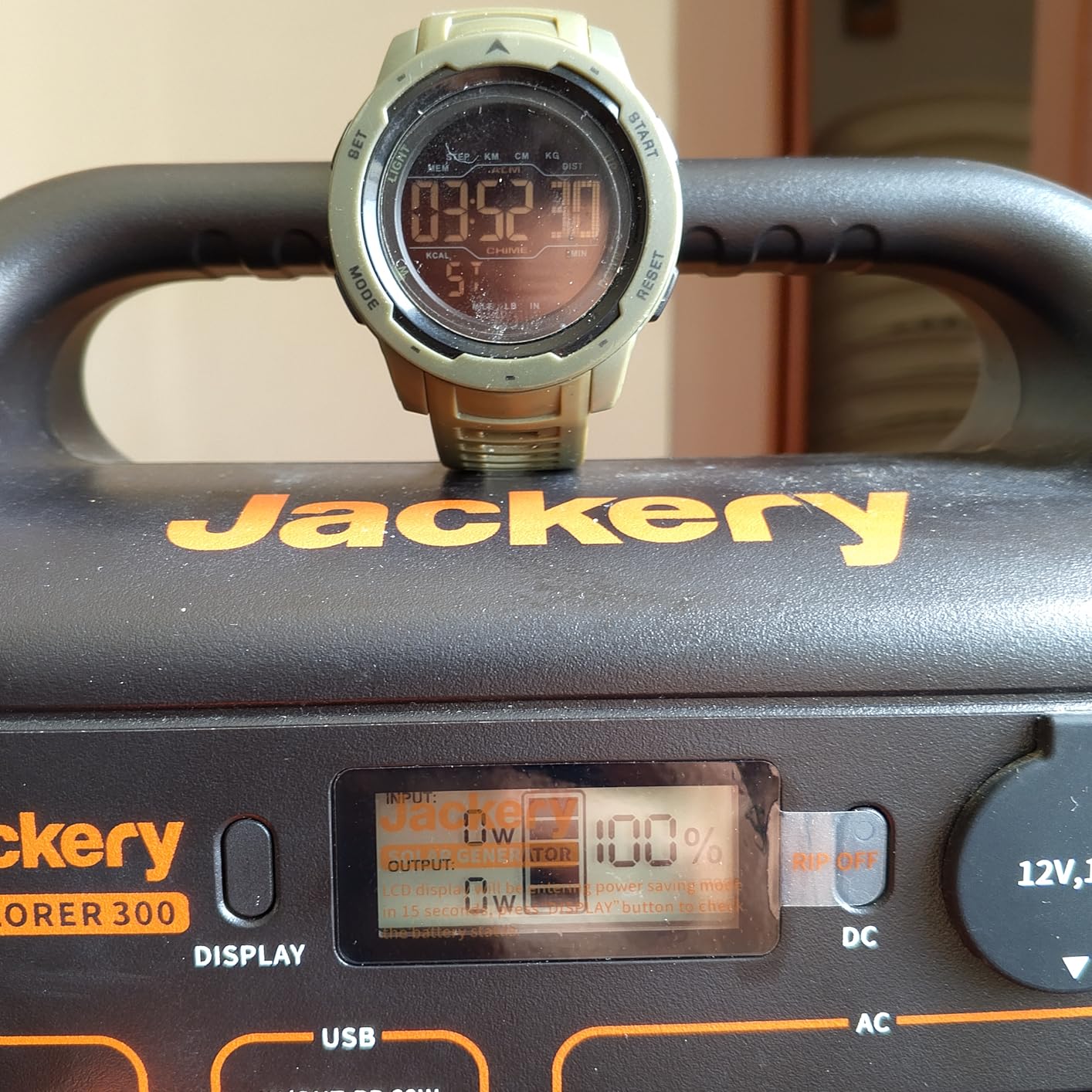 Jackery Solar Generator 300, 293Wh Backup Lithium Battery with 1x Solar Panel SolarSaga 100W Air, 110V/300W Pure Sine Wave AC Outlet for RV Outdoors Camping Travel Blackout customer photo 1