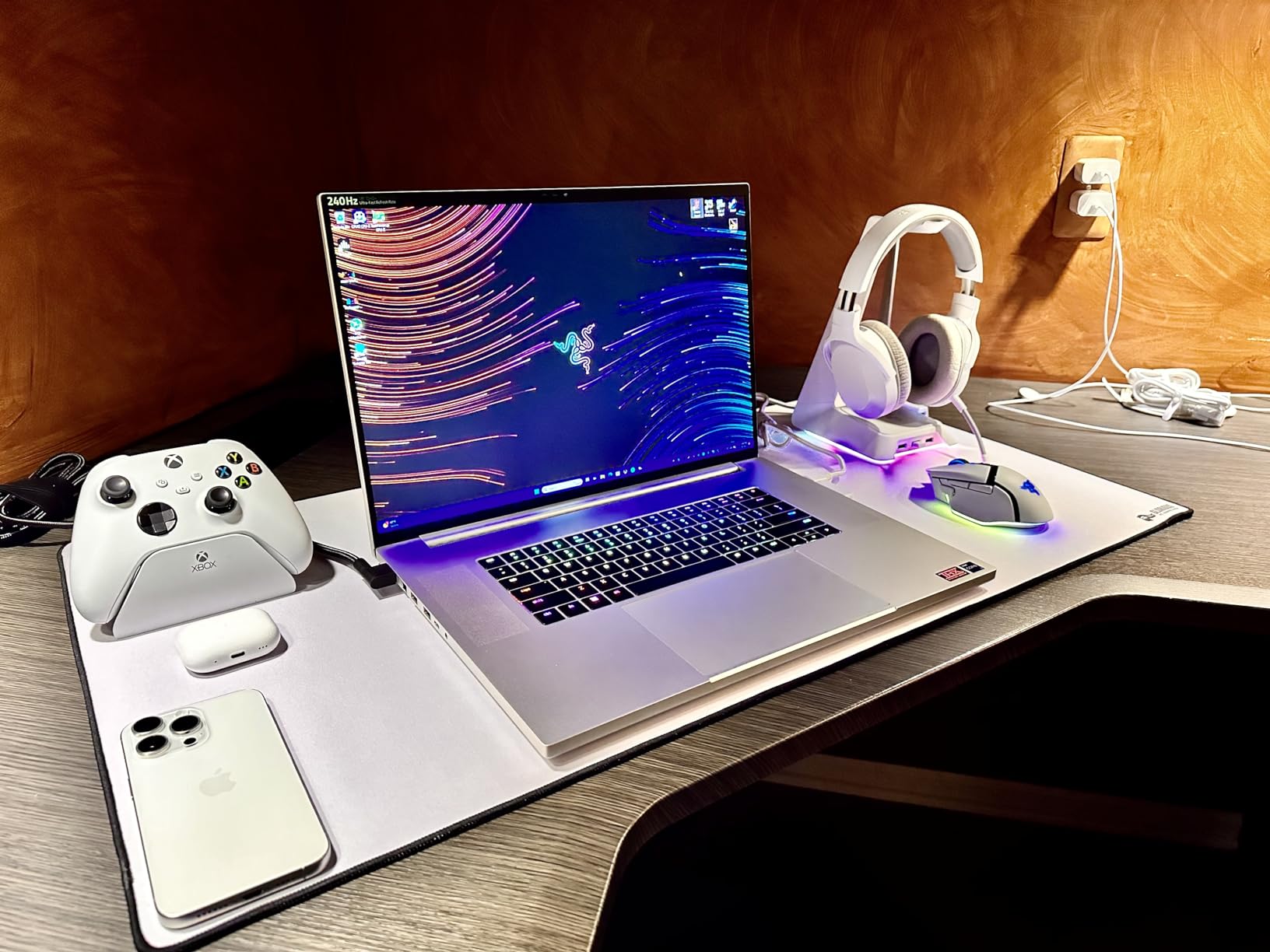 Razer Blade 18 Gaming Laptop: NVIDIA GeForce RTX 4090 - 13th Gen Intel 24-Core i9 HX CPU - 18