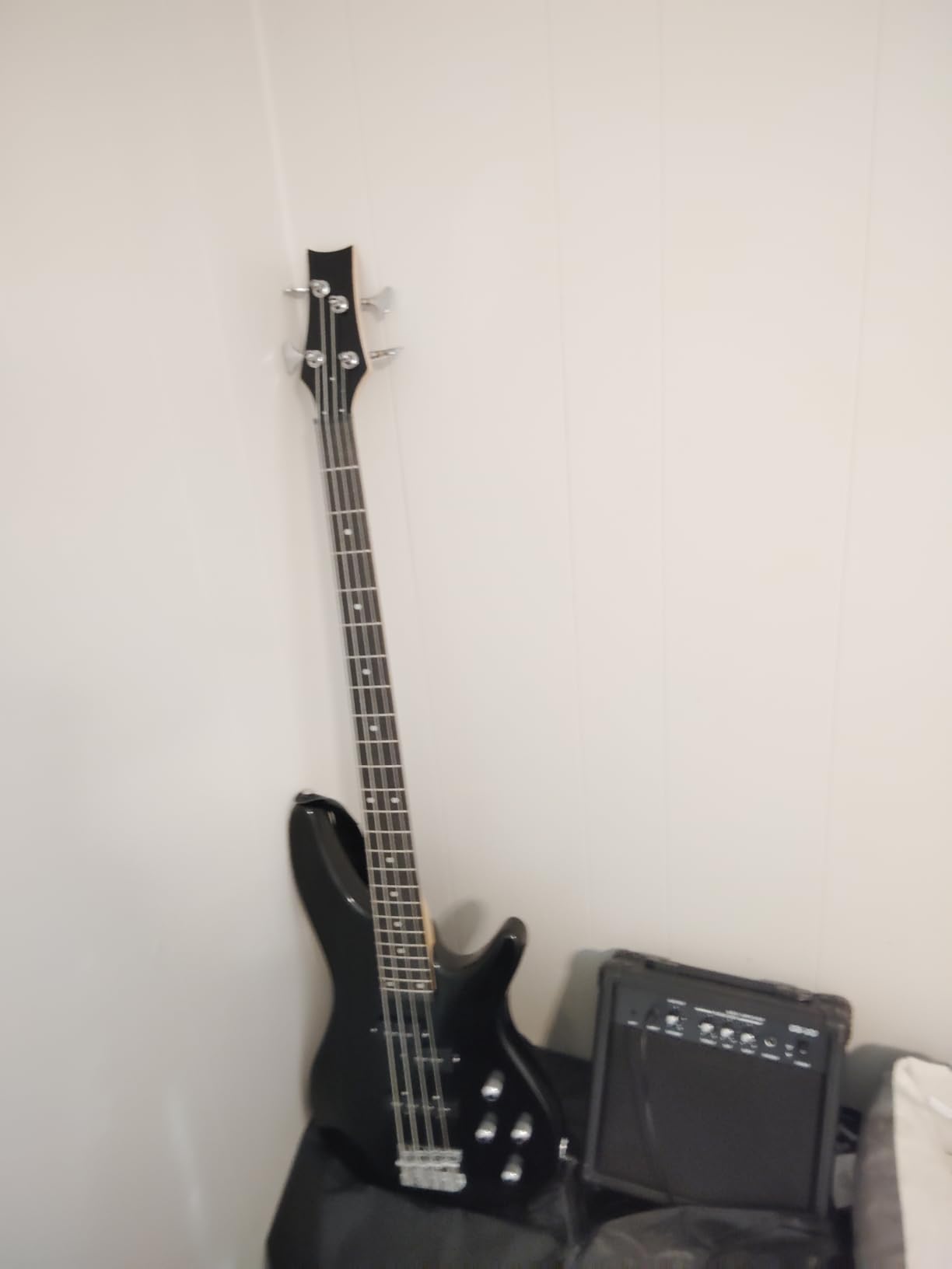 Ktaxon Electric Bass Guitar 5 String Bass Guitar with 20 Watt Amplifier, JB Type Pickup, Naturally air-dried Maple Neck, Rosewood Fretboard, Basswood Body (Black) customer photo 2