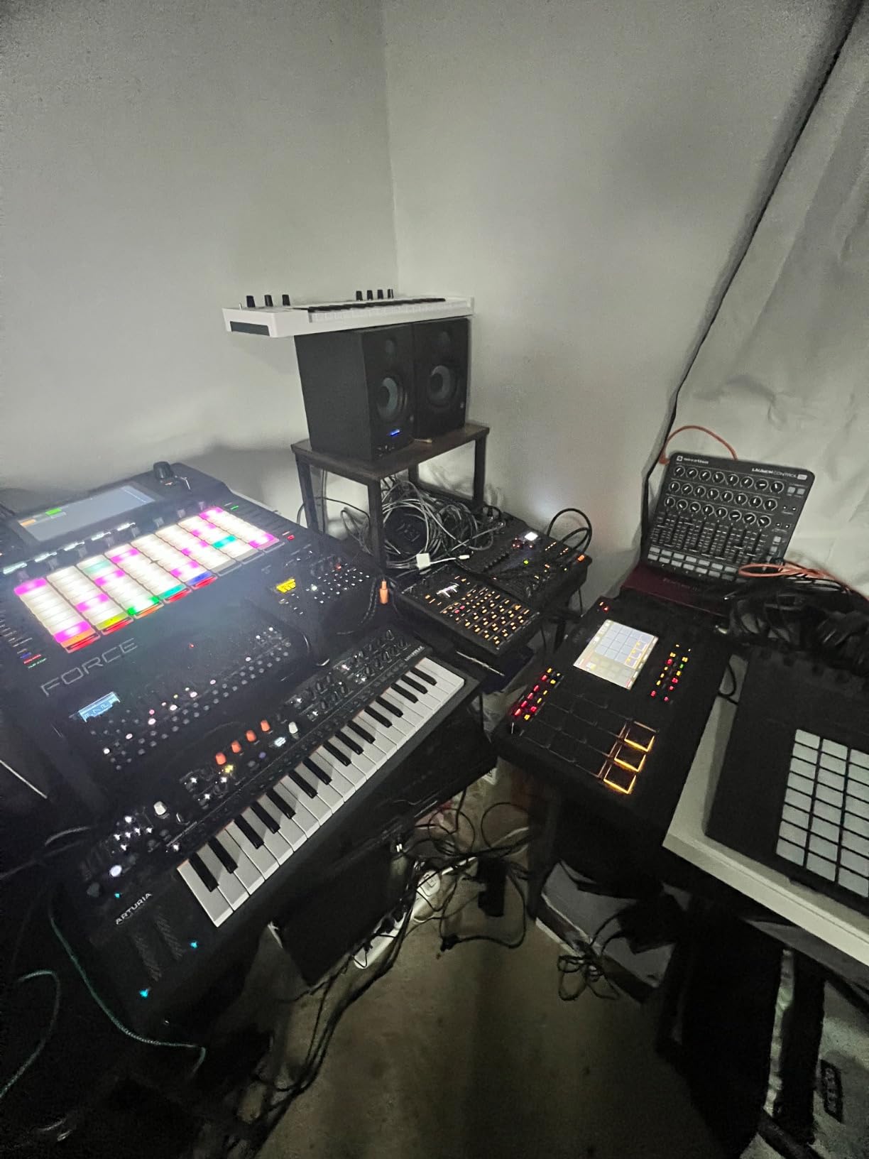 Roland SH-4d Compact Desktop Synthesizer | 11 OSC Models | Professional Sound Design Tools | Perfect for Studio & Stage | Hands-On Workflow | Multitimbral Pattern Sequencer | Extensive FX customer photo 2