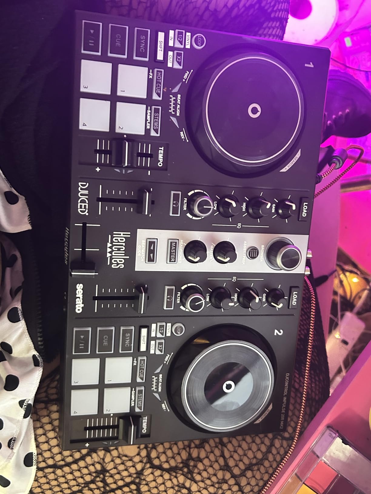 Hercules DJControl Inpulse 200 MK2 Compact DJ Controller with LED Light Guides and Serato DJ Lite customer photo 1