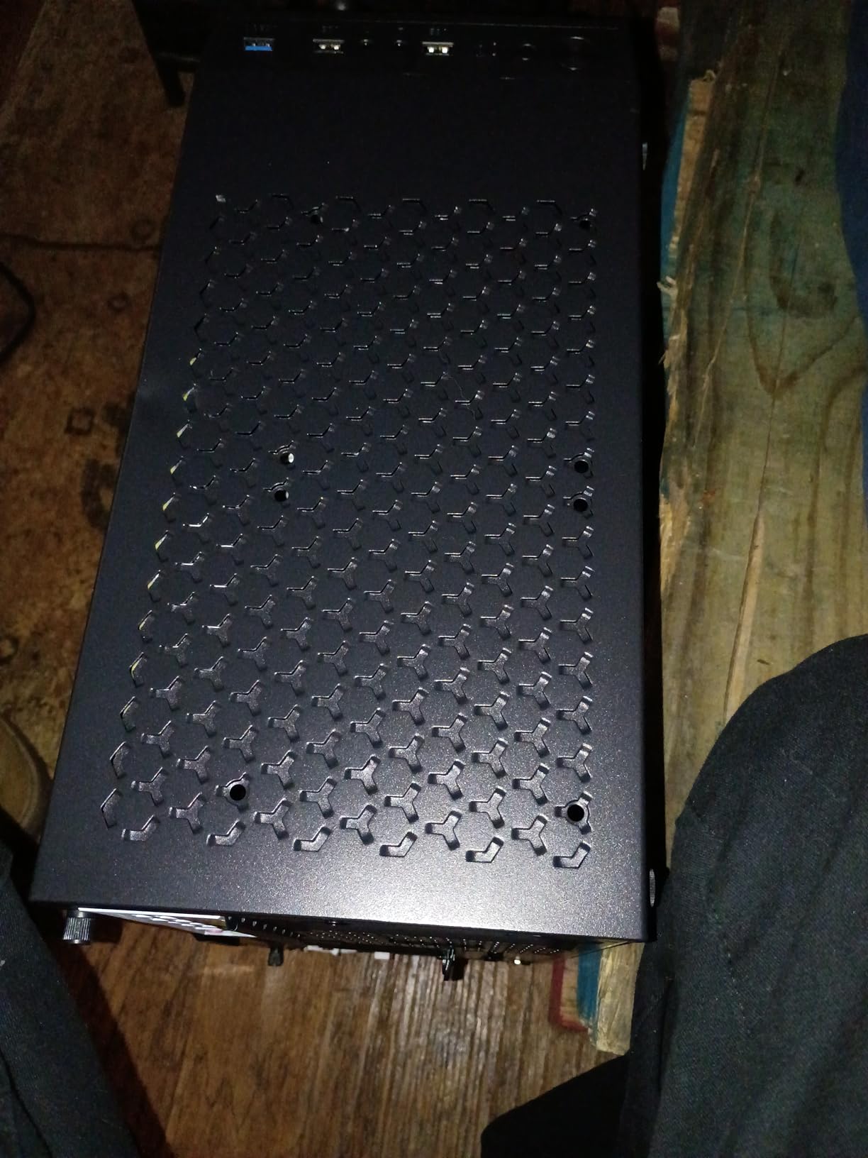 PC Case Pre-Install 4 RGB Fans, ATX Gaming Computer Case with Diamond-Shaped Mesh Front & Tempered Glass Side Panel, USB 3.0 Airflow Mid Tower case,621 customer photo 2