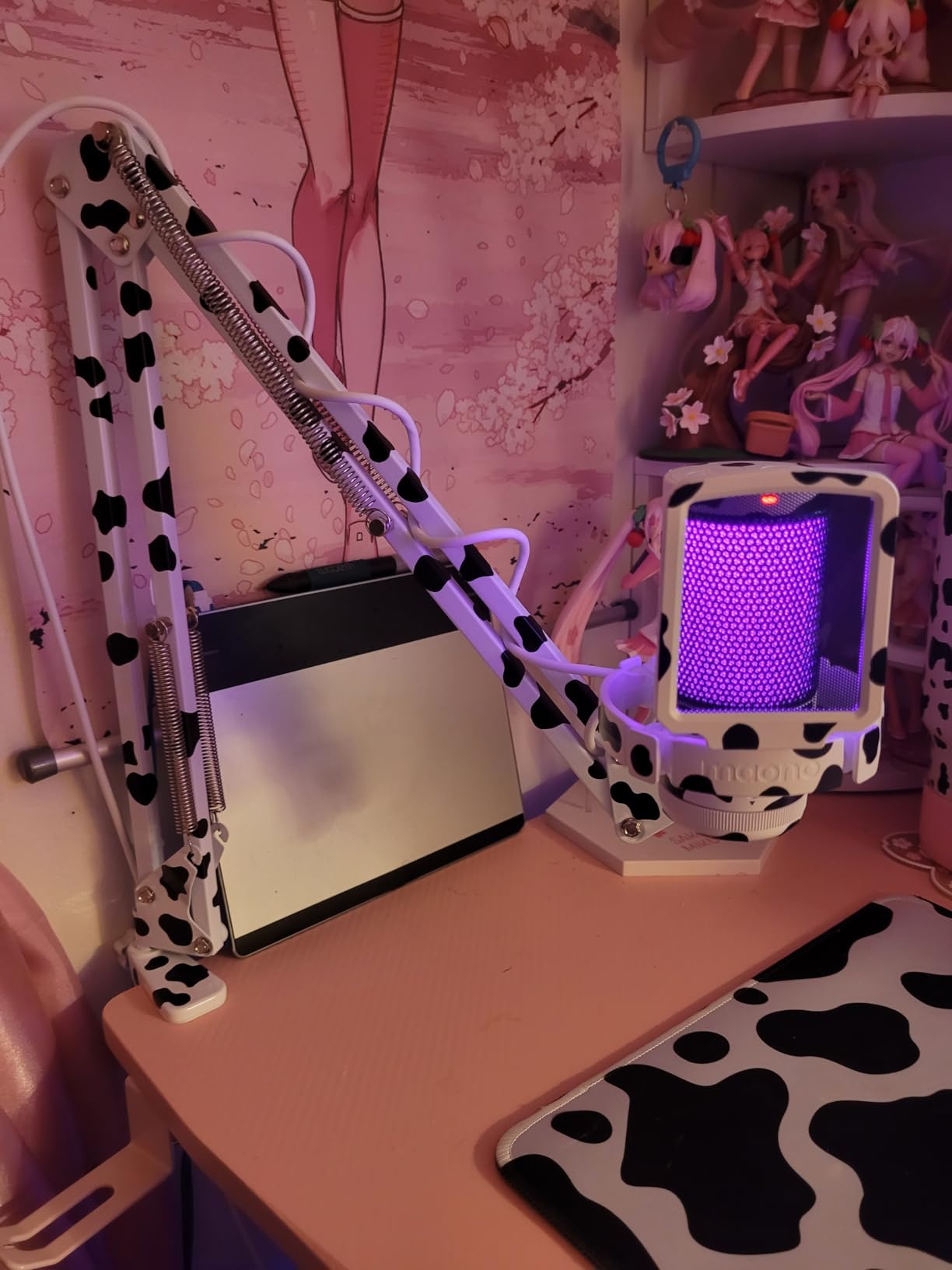 MAONO USB Gaming Microphone with Noise Cancellation, Computer PC Mic with Boom Arm, RGB Light, Mute, Gain, Monitoring Streaming Mic for Podcast, YouTube, Twitch, Discord, PS5/4, GamerWave DGM20S customer photo 2