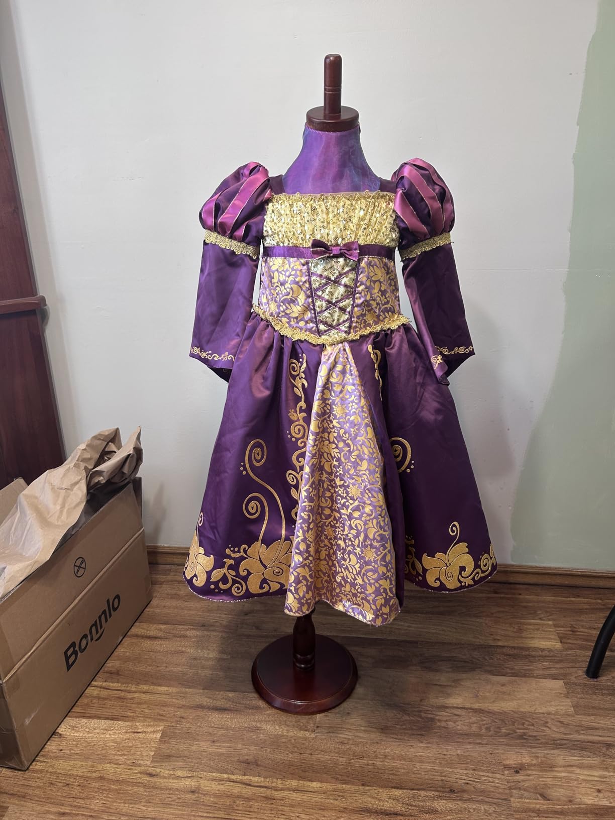 Bonnlo Upgraded Kid Dress Form, 10-12 Years Old Child Mannequin Torse Body with Adjustable Solid Wood Stand for Dress Jewelry Display (10-12 Years Old) customer photo 1