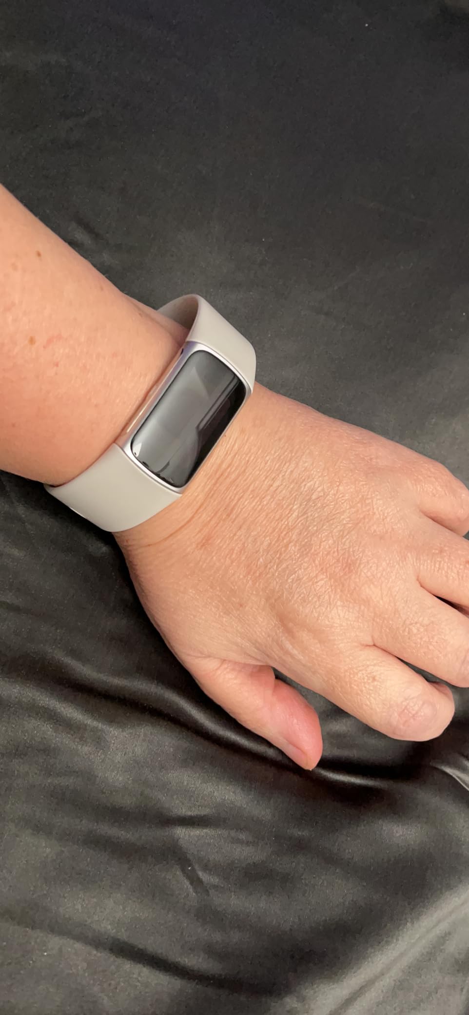 Fitbit Charge 6 Fitness Tracker with Google Apps - Heart Rate on Exercise Equipment - 3-Month Google Health Premium Membership Included - Health Tools - Obsidian/Black - Small & Large Bands Included customer photo 1