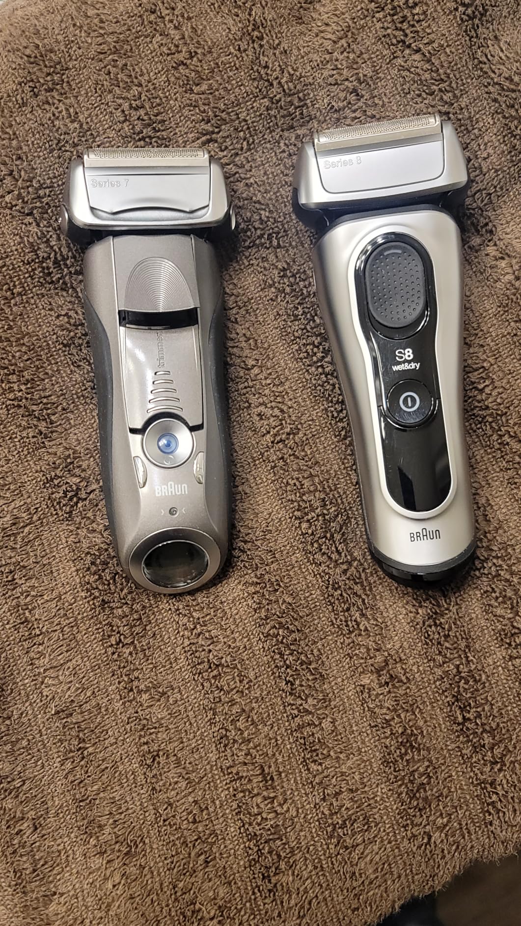 Braun Series 8 Electric Razor for Men, with 4+1 Shaving Elements & Precision Long Hair Trimmer, Close & Gentle Even on Dense Beards, Wet & Dry Electric Razor with 60min Runtime, 8517s Galvano Silver customer photo 2