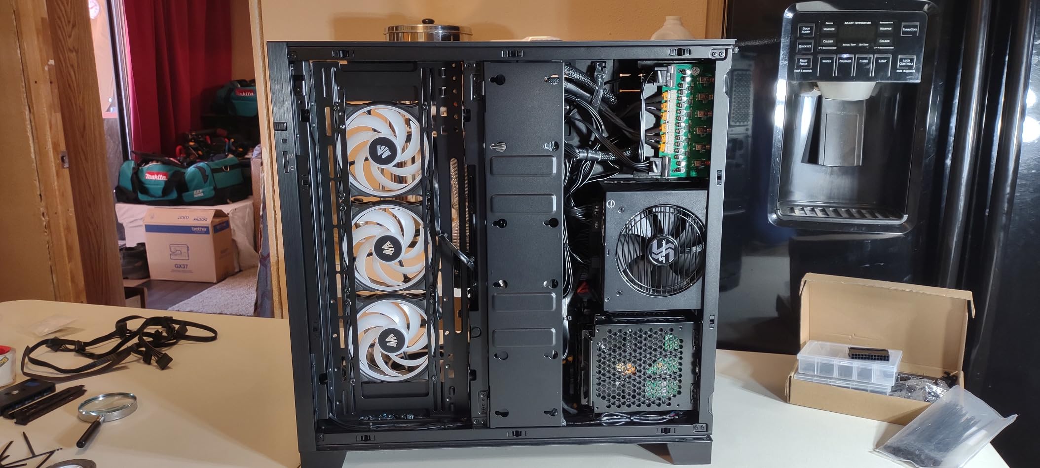 Lian Li O11 Dynamic EVO XL - Up to 280mm E-ATX Motherboard - ARGB Lighting Strips - Up to 3X 420mm Radiator - Front and Side Tempered Glass Panels - Reversible Chassis - Cable Management (Black) customer photo 2
