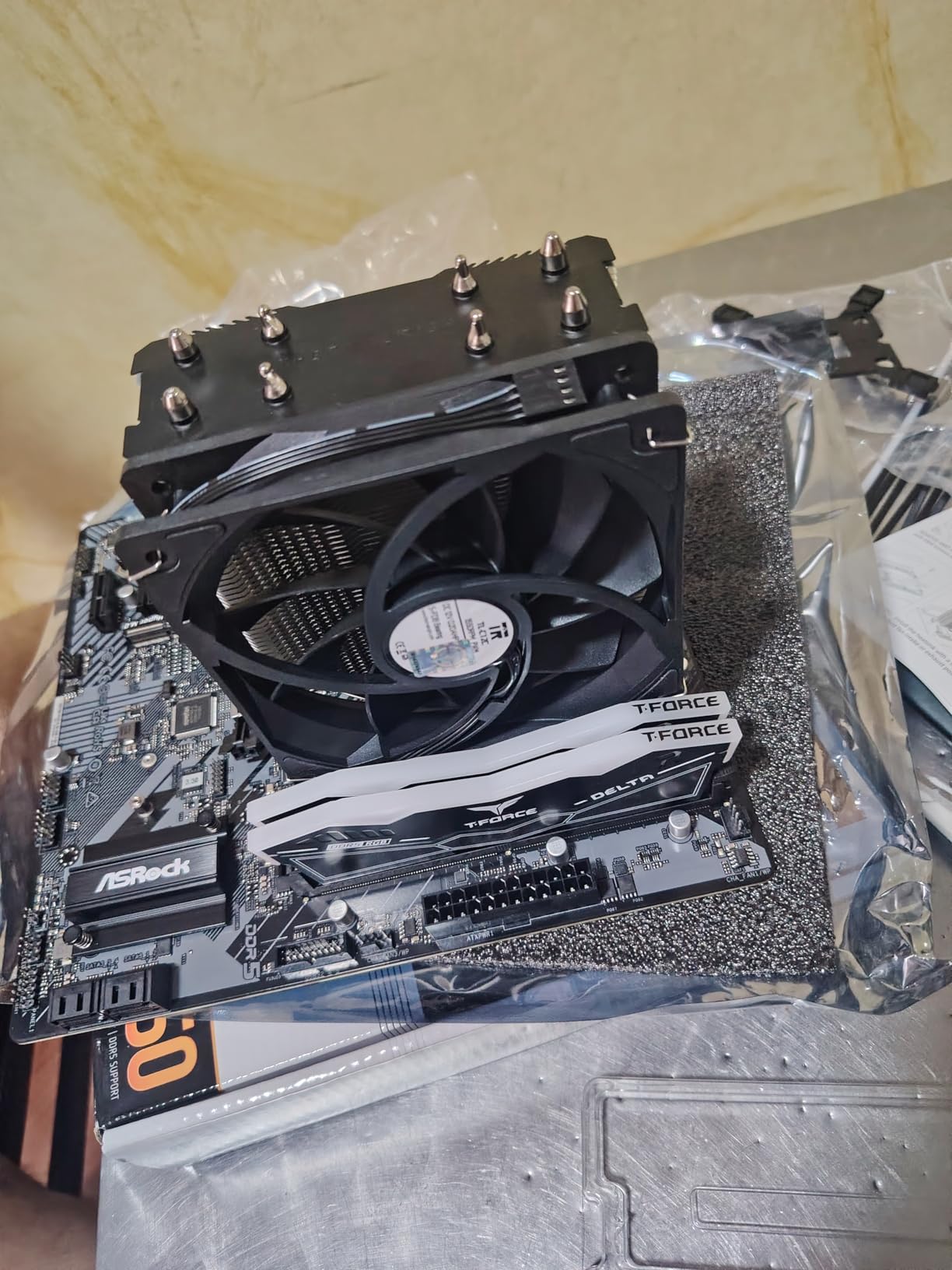 ASRock B650M PG Lightning WiFi 6E AMD Ryzen 9000/8000/7000 Series Socket AM5 B650 DDR5 up to 7200+ (OC) MHz 256 GB SATA3 6.0 Gb/s Micro ATX Motherboard M.2 RGB LED BIOS Flashback customer photo 2