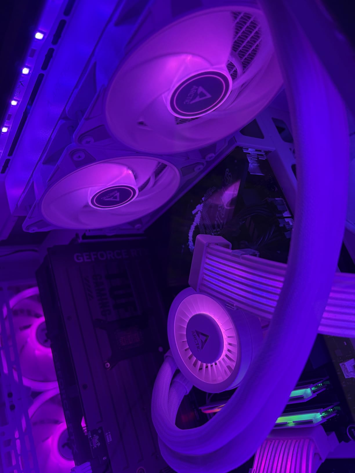 ARCTIC Liquid Freezer III 240 A-RGB - CPU AIO Water Cooler, Water Cooling PC, Intel & AMD, Efficient PWM-Controlled Pump, Fan: 200-2000 RPM, LGA1851 and LGA1700 Contact Frame - White customer photo 2