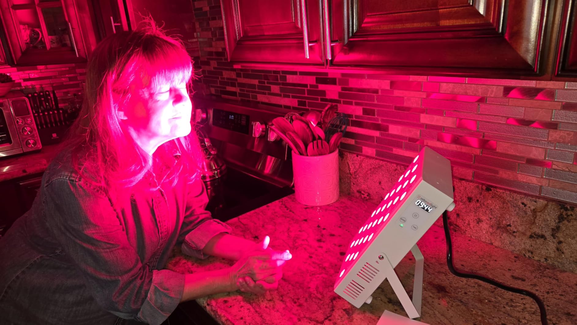 MitoMIN 2.0 Red Light Panel - Red Light Therapy for Face and Neck - Red Light & Near Infrared Red Light Therapy - At-Home Red Light Therapy for Body customer photo 2