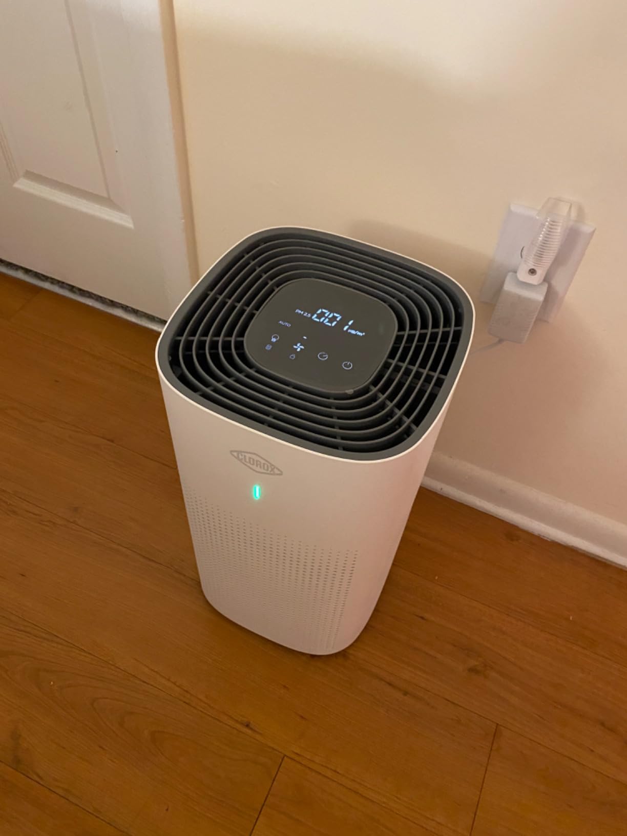 Clorox HEPA Air Purifiers for Home, True HEPA Filter, XL Rooms Up to 2,200 Sq Ft, Removes 99.9% of Mold, Viruses, Wildfire Smoke, Allergens, Pet Allergies, Dust, AUTO Mode, Whisper Quiet customer photo 1