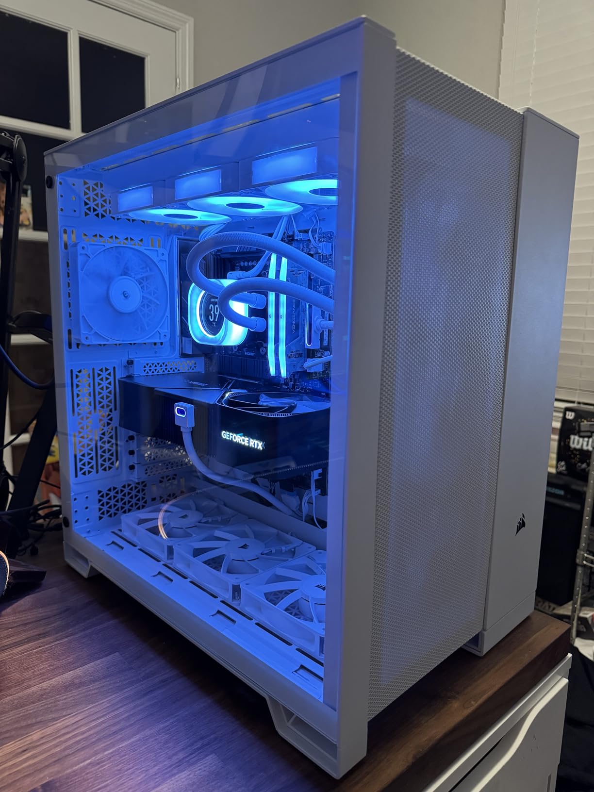 Corsair 6500D Airflow Mid-Tower ATX Dual Chamber PC Case - Tempered Glass - Reverse Connection Motherboard Compatible - No Fans Included - White customer photo 2