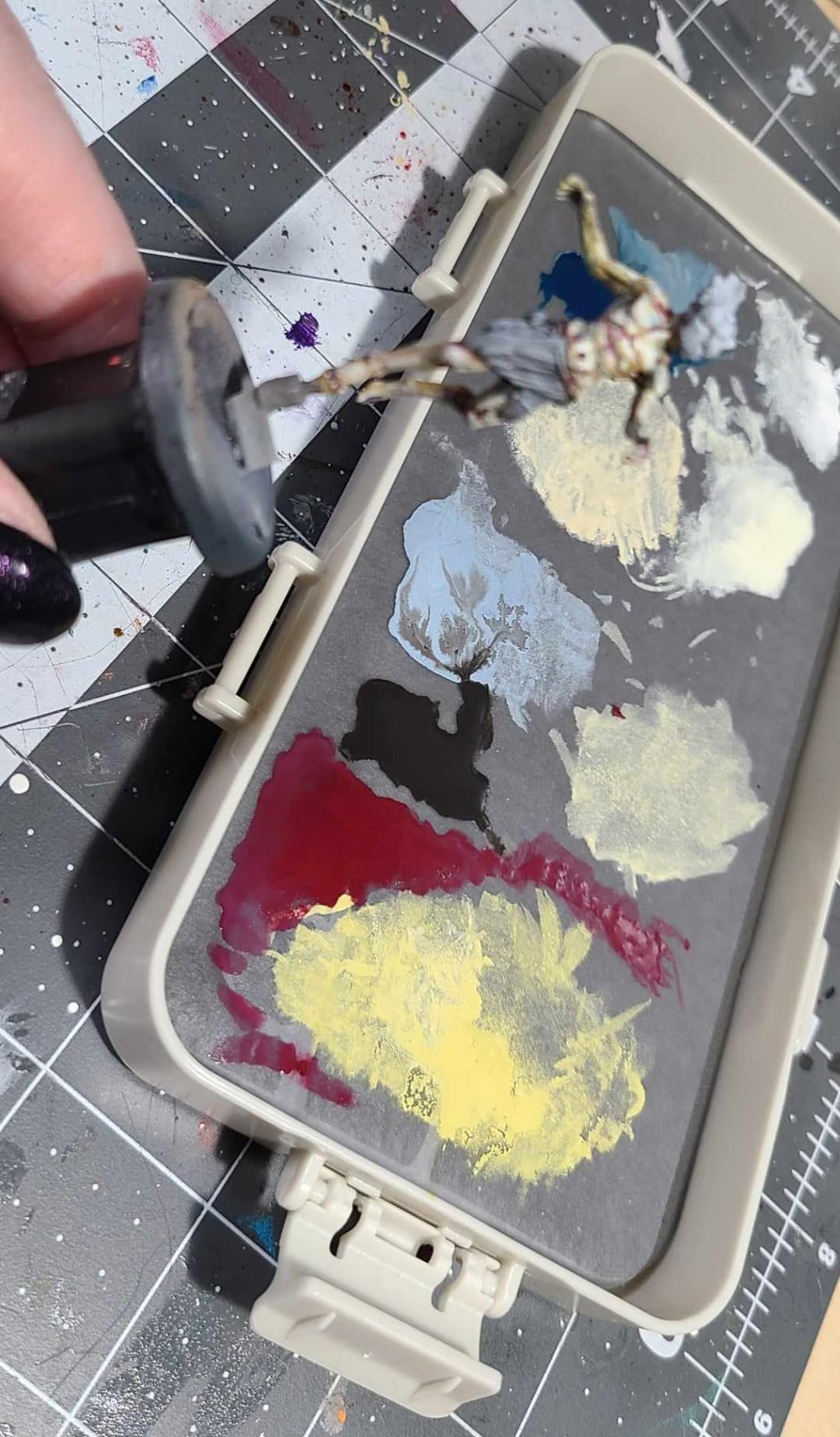 KRYDRUFI Portable All-in-One Modular Painting Station with Paint Brush Cleaner and Holders, Wet Paint Palette Tray with Lid for Miniature Painting and Acrylic Paints (Ultra Set) customer photo 1