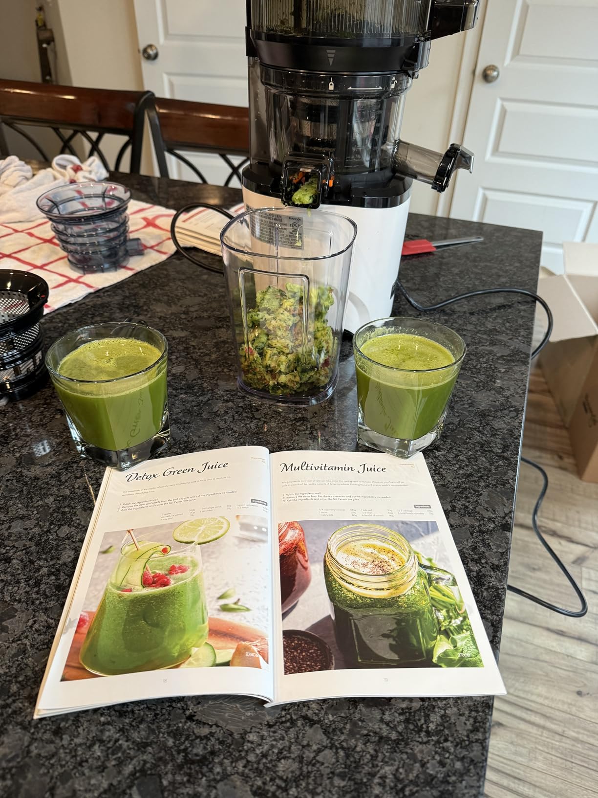 AUTO10 Cold Press Juicer, Matte Black - Hands-Free Masticating Juicer With 240W Motor and 100 Ounce Batching Hopper for Juice, Smoothies, Nut Milk, and Sorbets customer photo 1