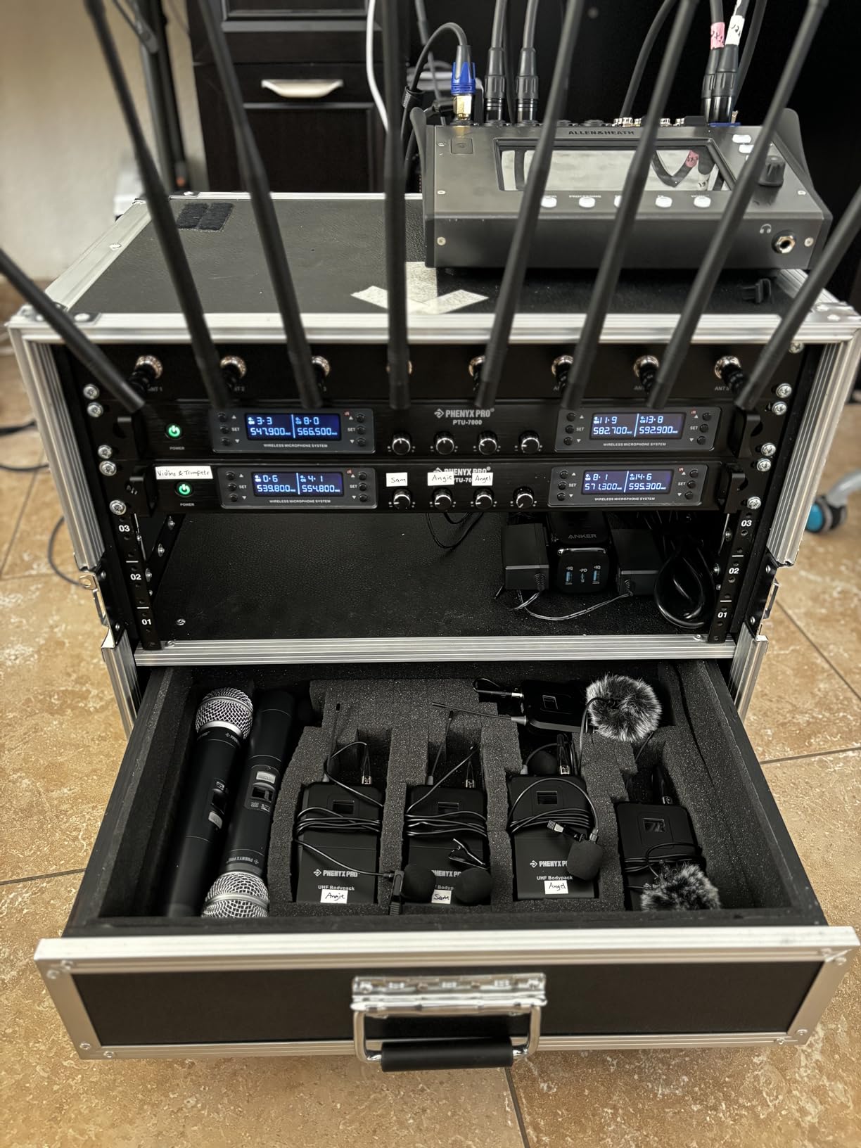 Phenyx Pro 4-Channel Wireless Microphone System w/Auto Scan, 4x40 UHF Frequencies, 2 Handheld Dynamic Mics, 2 Bodypacks & Headsets/Lapel Microphones for Singing, DJ, Church (PTU-7000-2H2B) customer photo 1