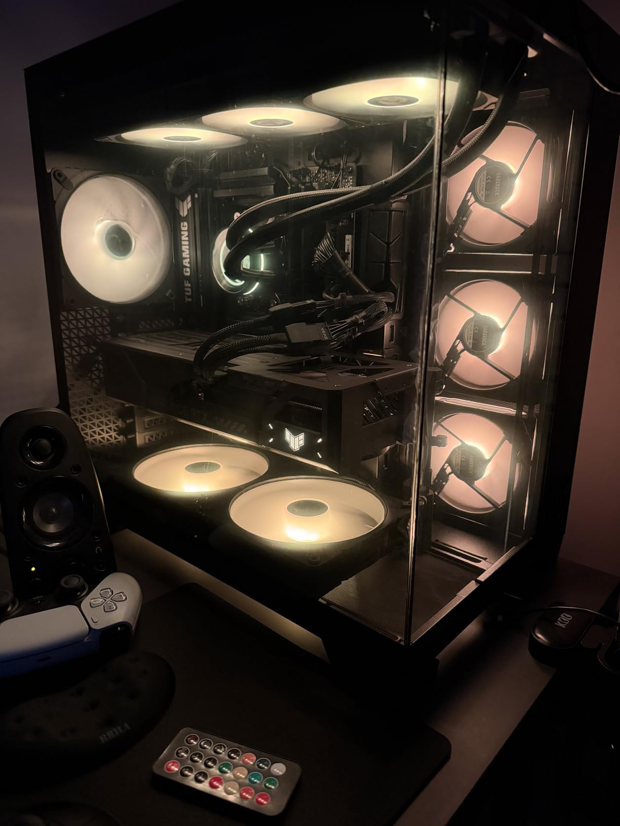 Antec C8 ARGB, 2X TQR 160mm & 1x TQ 140mm ARGB PWM Fans Included,Dual-Chamber Layout, Type-C, 360mm Radiator Support, Seamless TG Front & Side Panels, RTX 40 Compatible, Full-Tower E-ATX PC Case customer photo 2