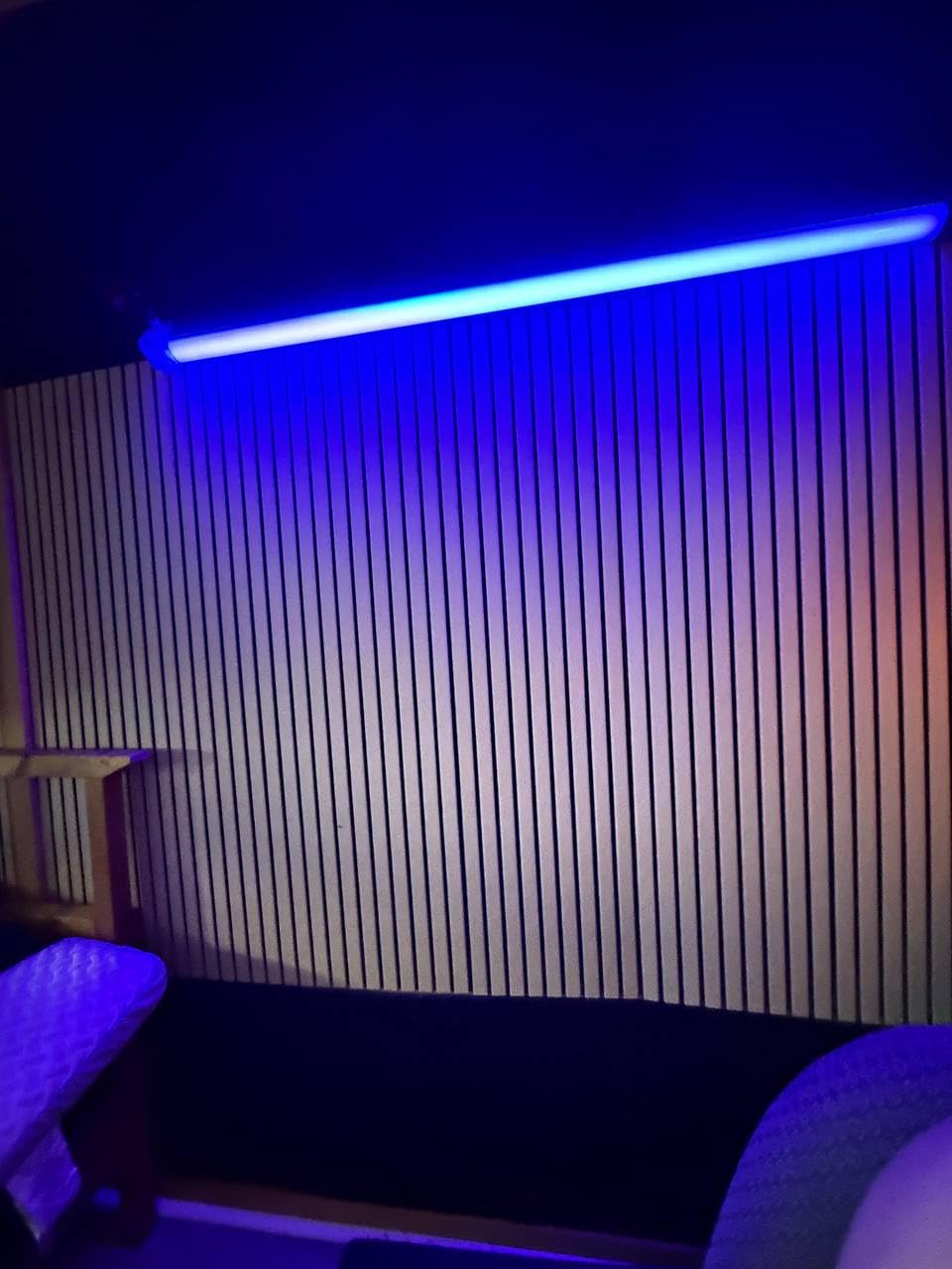 NEEWER TL120C RGB Tube Light, 42W Full Color RGBWW Photography LED Video Light Wand Stick with APP/2.4G/DMX Control, 7 Pixel Effects/18 Scenes customer photo 1