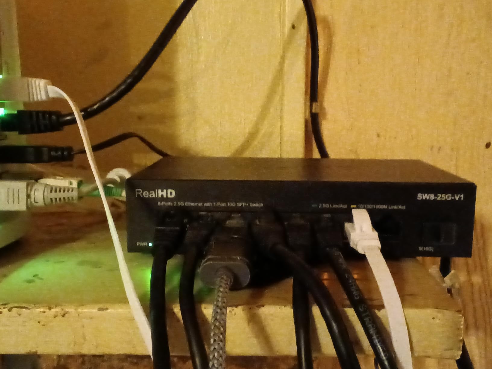 5 Port 2.5Gb Ethernet Switch Unmanaged Network Switch Ethernet Splitter | 5 x 2.5 Gigabit | 1 x 10G SFP+ | Multigig Switch 10-100-1000Mbps | 45G Bandwidth | Fanless Metal Internet Switch customer photo 1